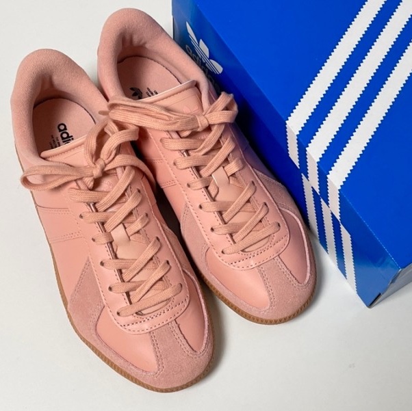 Adidas Bermuda Glow Pink 착용 스타일