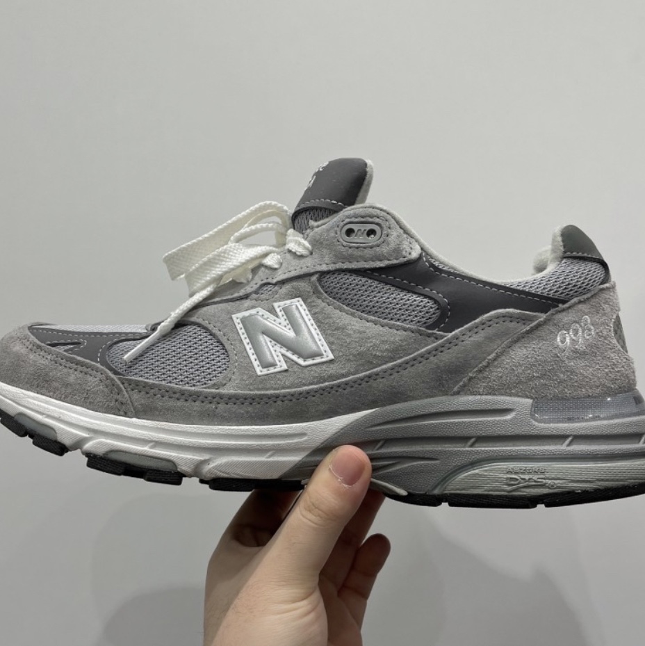 (W) New Balance 993 Made in USA Grey - B Standard 착용 스타일