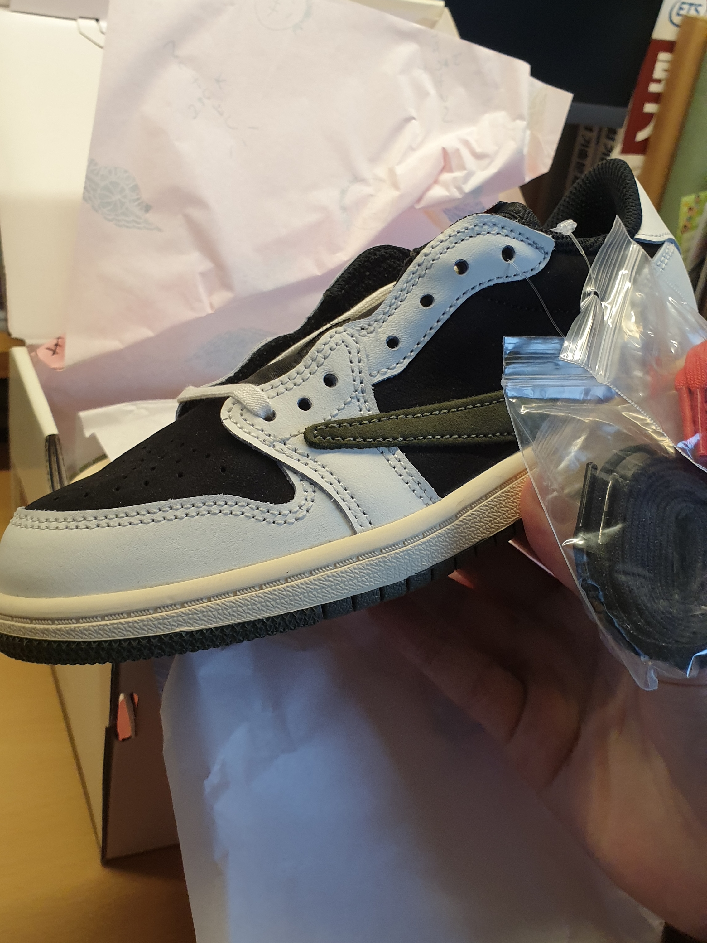 (PS) Jordan 1 x Travis Scott Retro Low OG SP Medium Olive 착용 스타일