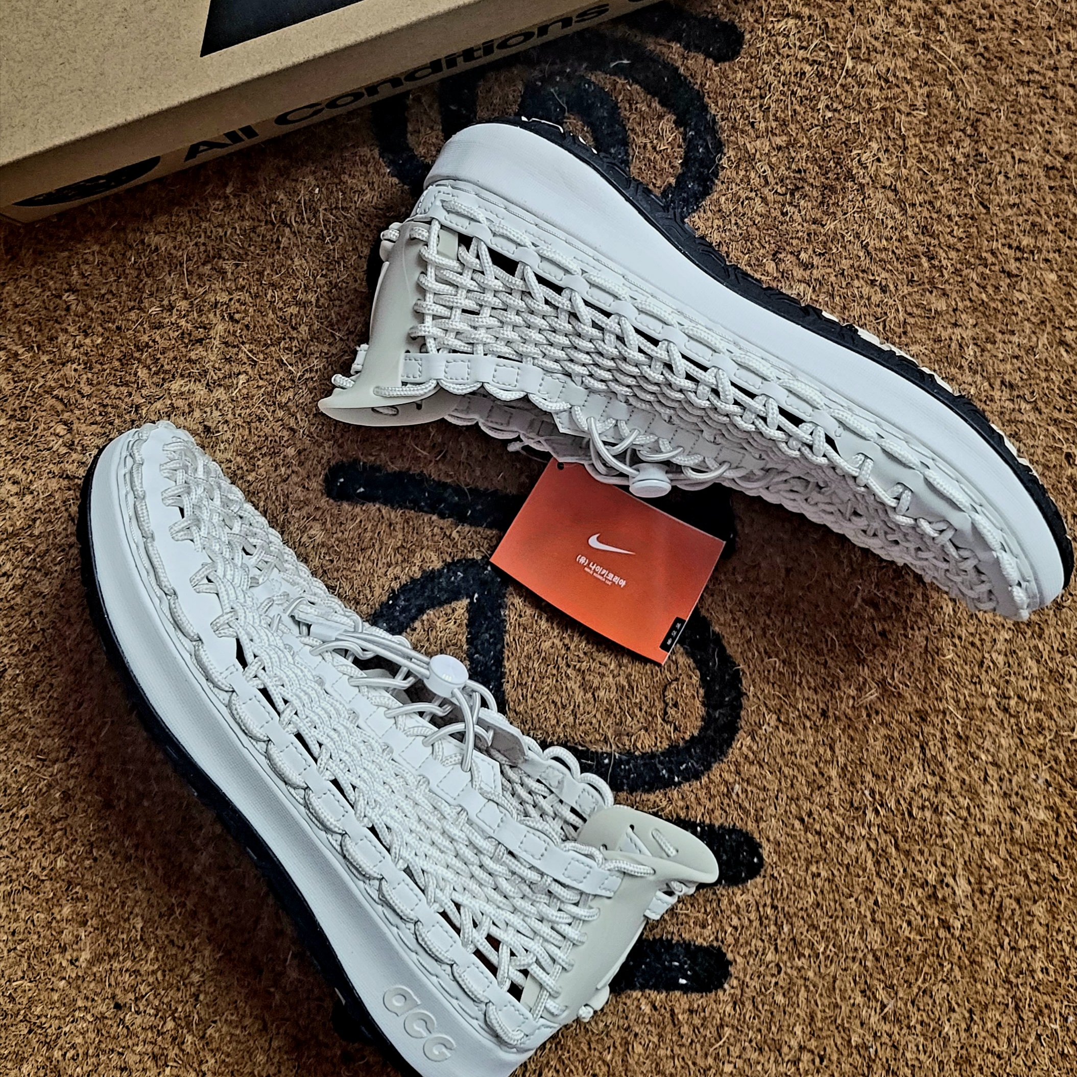 Nike ACG Watercat+ Phantom 착용 스타일