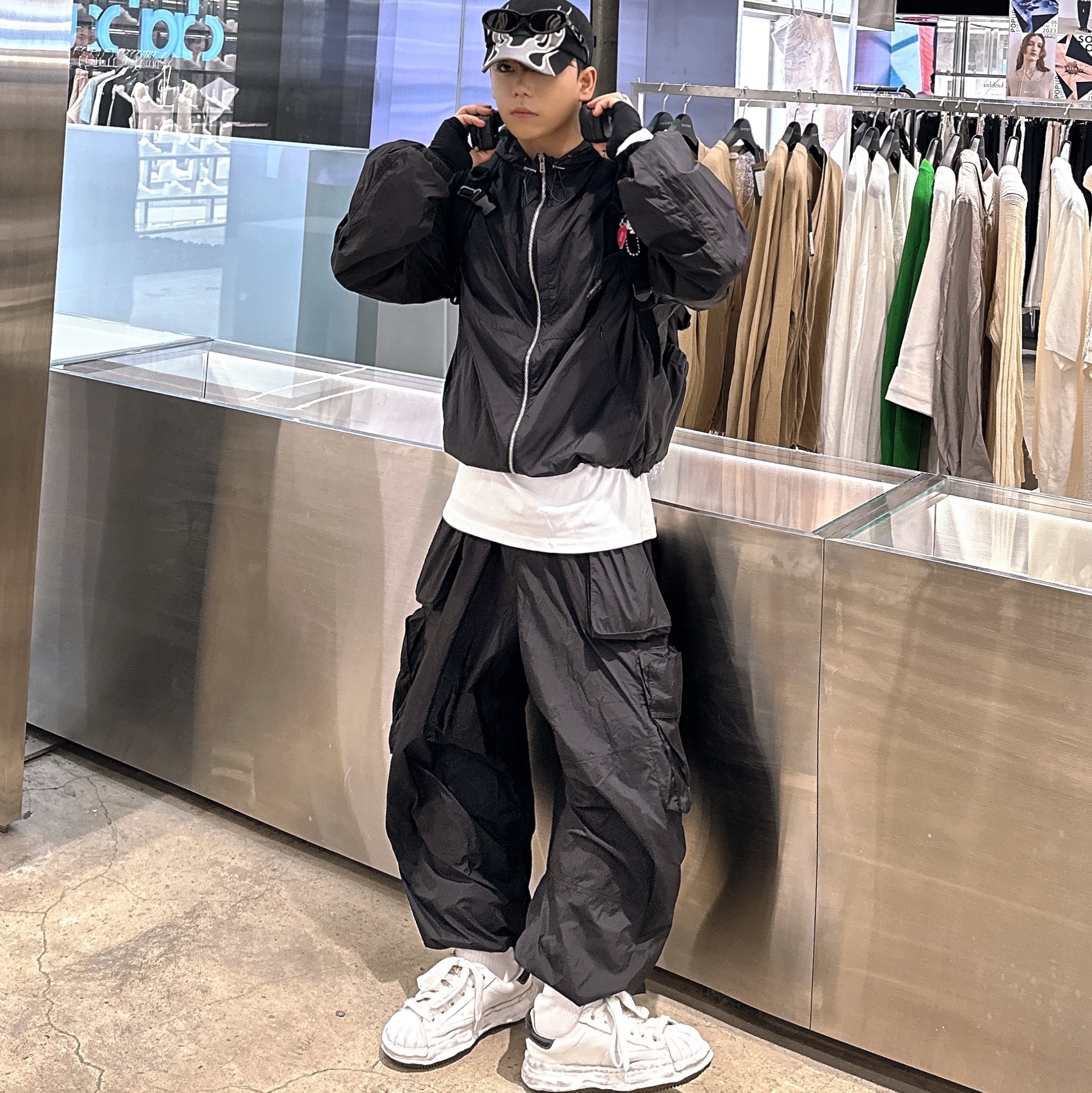Maison Mihara Yasuhiro Blakey OG Sole Canvas Low-top Sneakers White, Yeezy Gap Engineered By Balenciaga Flame Cap Black 착용 스타일 - 5