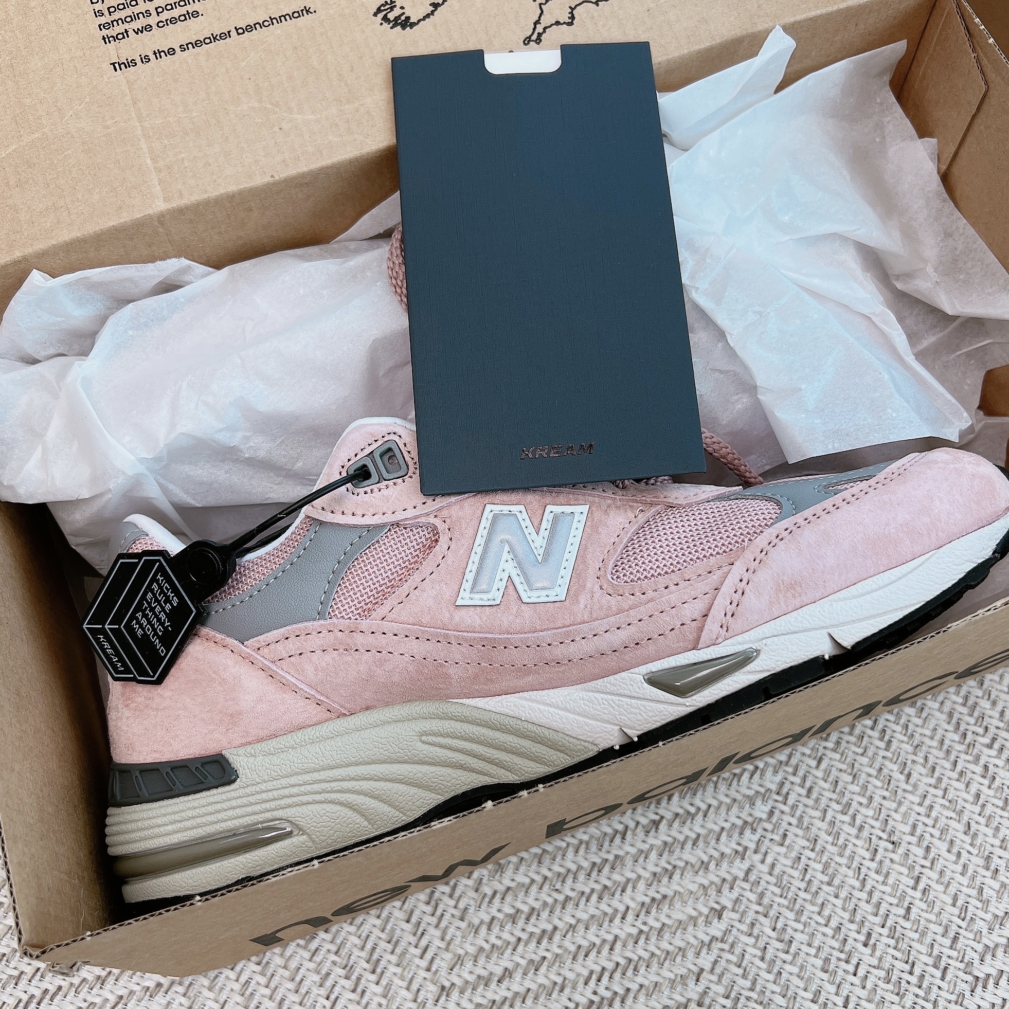 (W) New Balance 991 Made in UK Shy Pink 착용 스타일 - 1