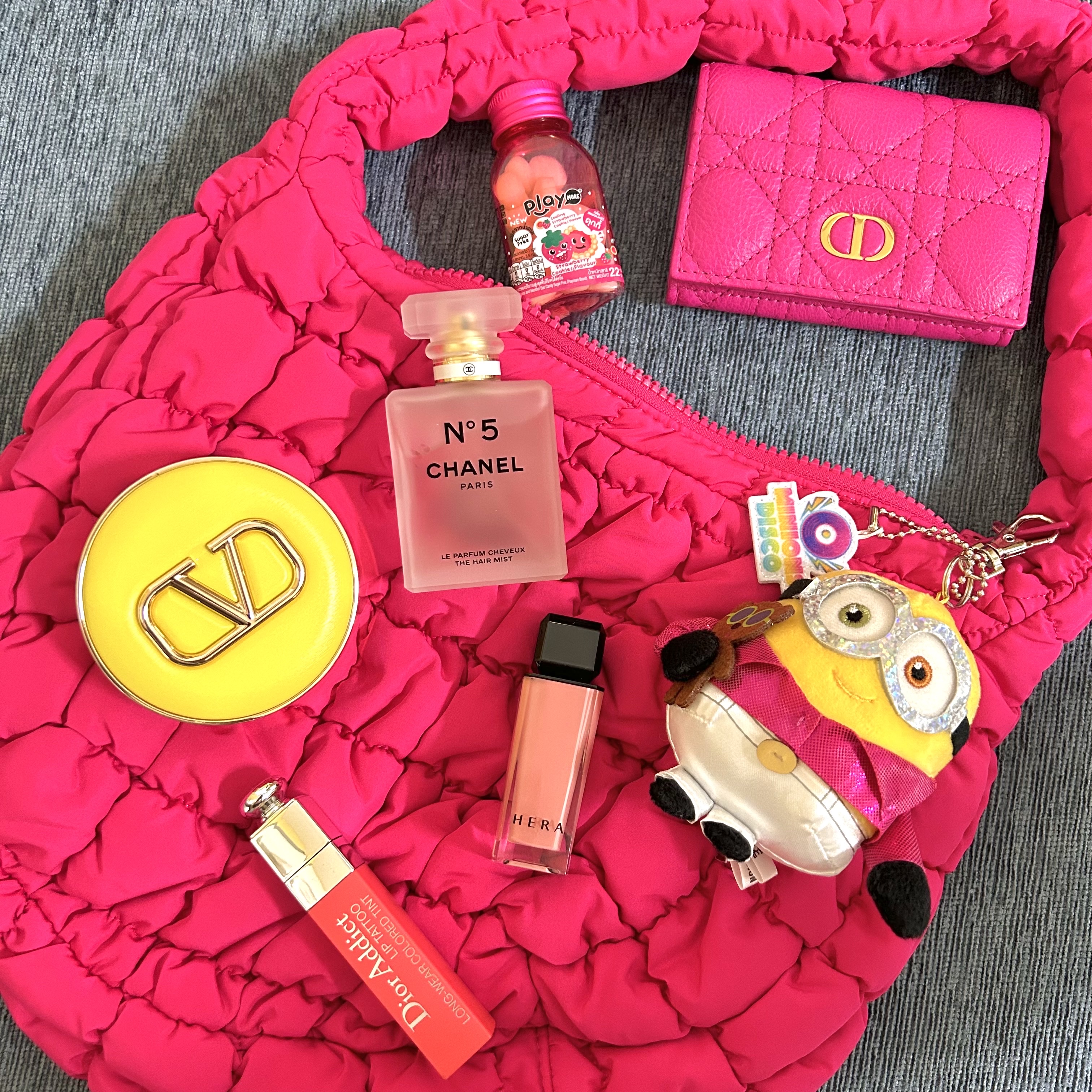 COS Quilted Mini Bag Pink, Valentino Beauty Go Cushion Limited Edition LN2 Yellow 착용 스타일