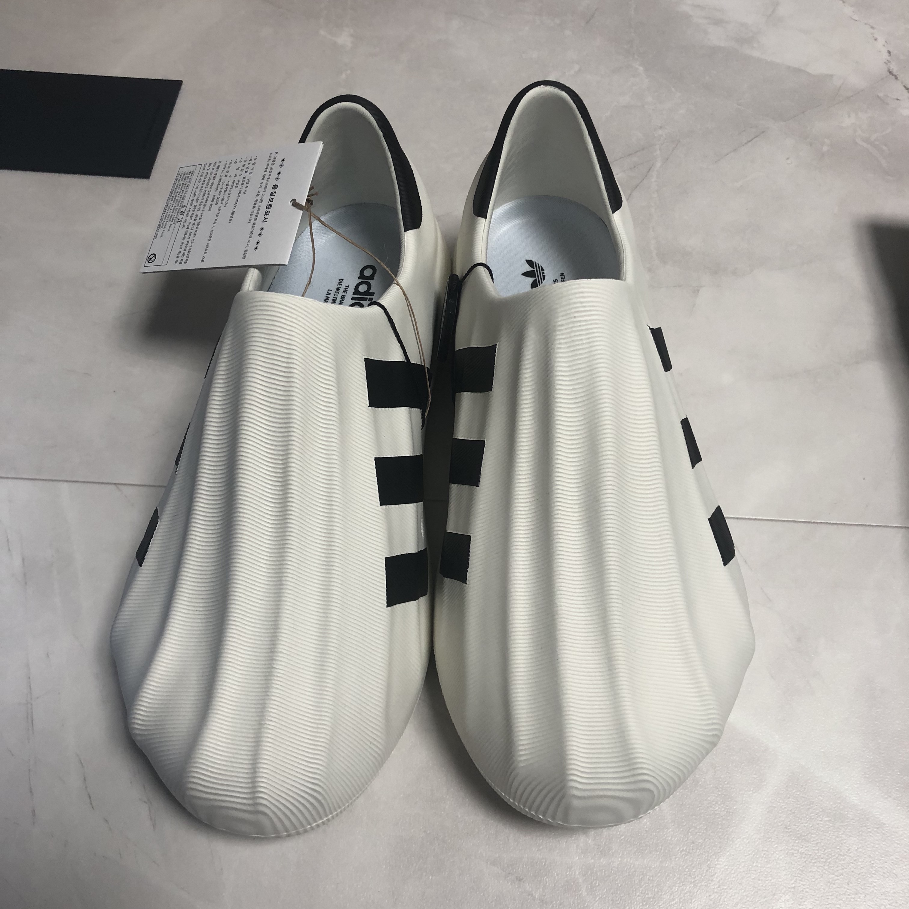 Adidas Adifom Superstar Core White 착용 스타일 - 2