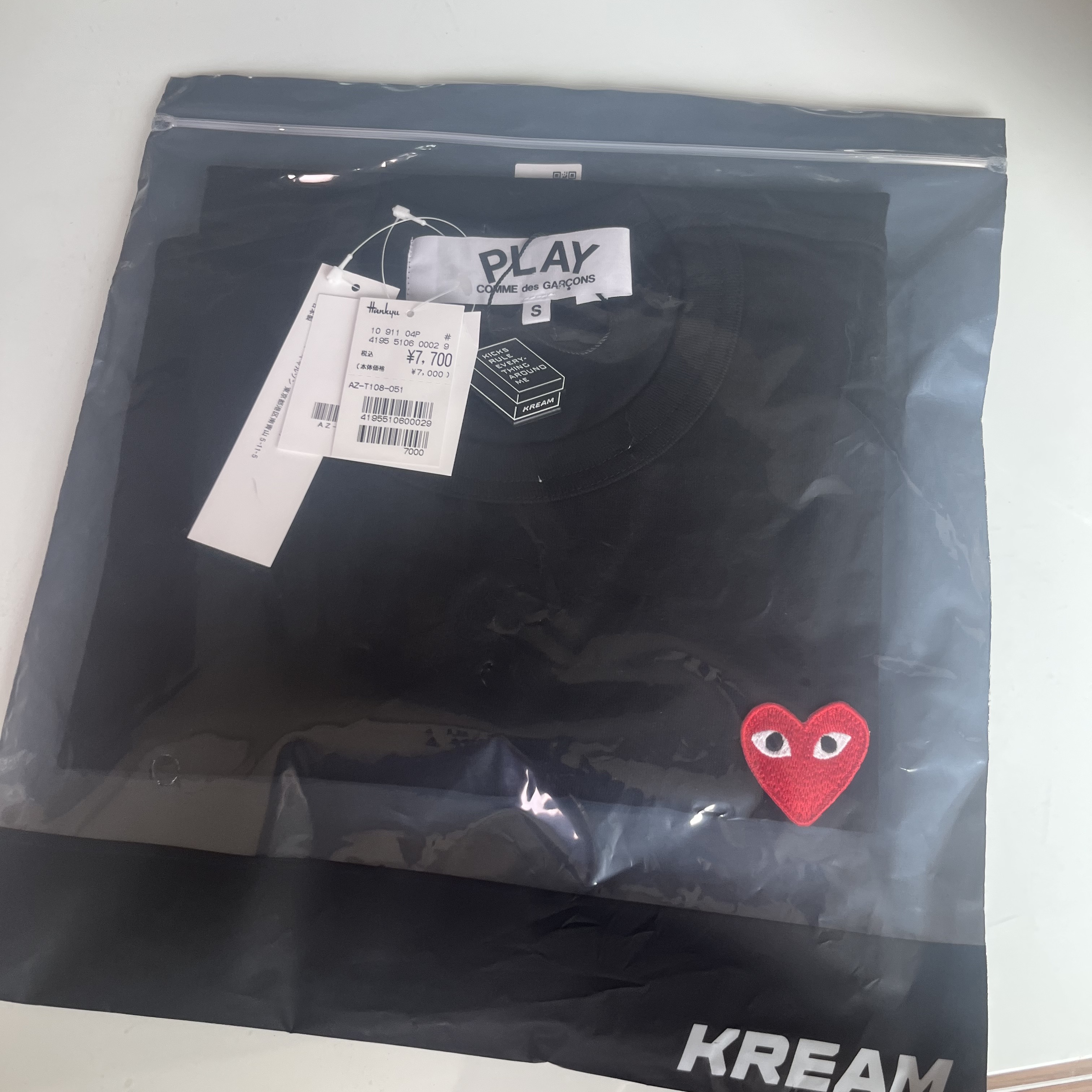 Play Comme des Garcons Red Heart T-Shirt Black 착용 스타일