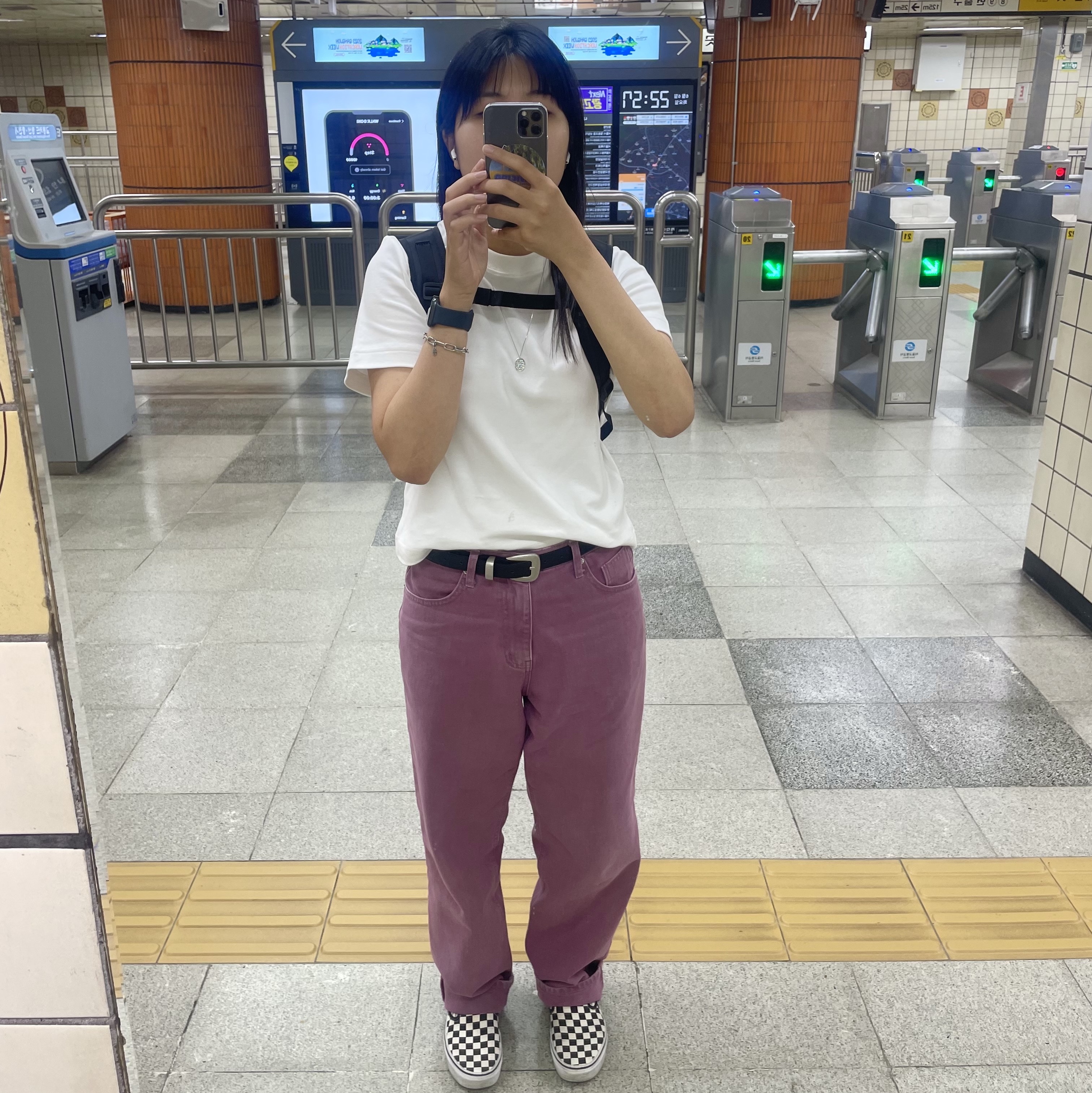 Mischief Rhombus Backpack Pink Grey, Vans Slip-On Checkerboard 착용 스타일