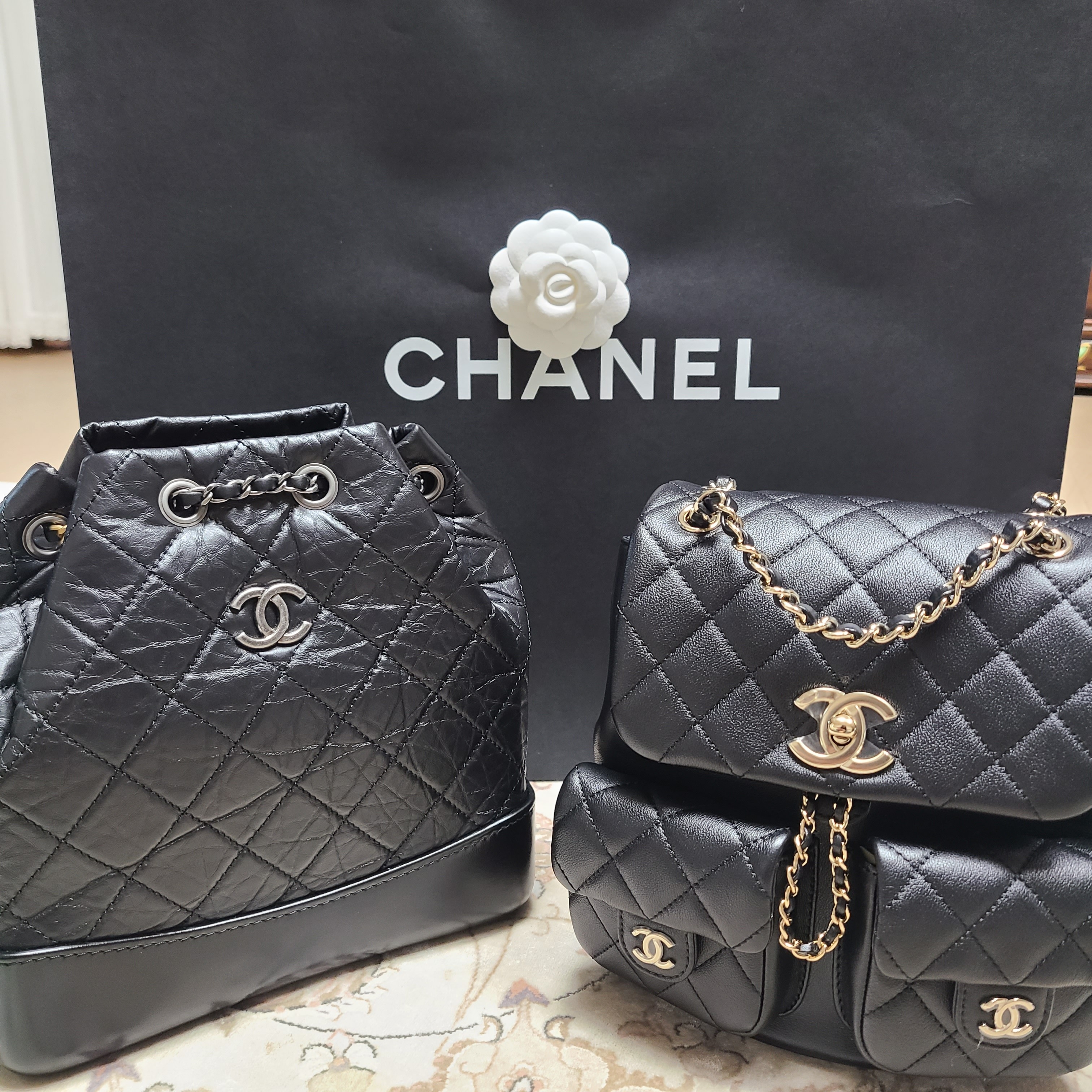 Chanel Backpack Calfskin & Gold Black, Chanel Small Gabrielle Backpack Aged Calfskin & Gold Silver Black 착용 스타일