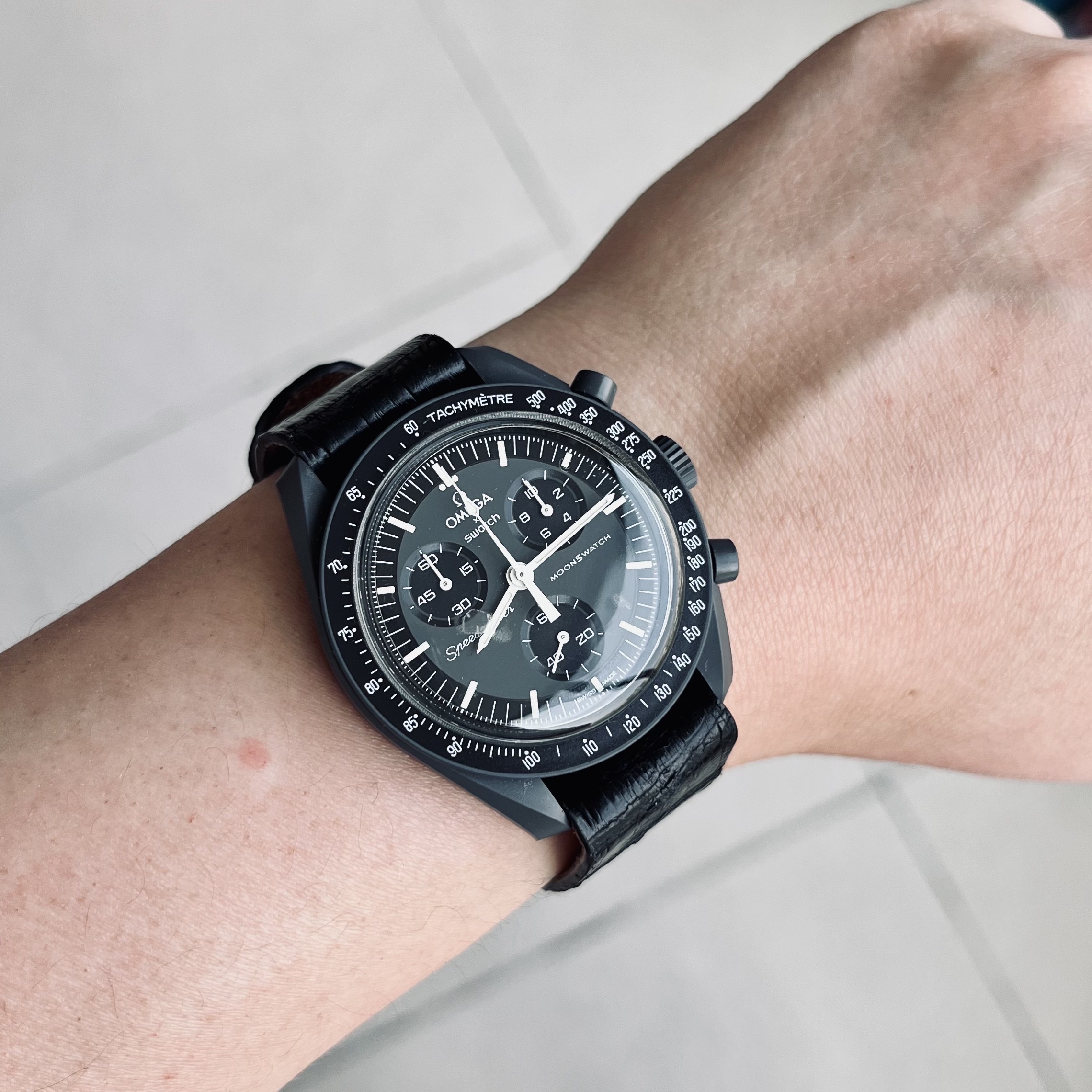 Swatch x Omega Bioceramic MoonSwatch Mission To Mercury 착용 스타일 - 2