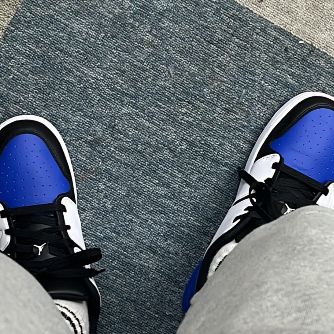 Jordan Nu Retro 1 Low Sport Royal 착용 스타일