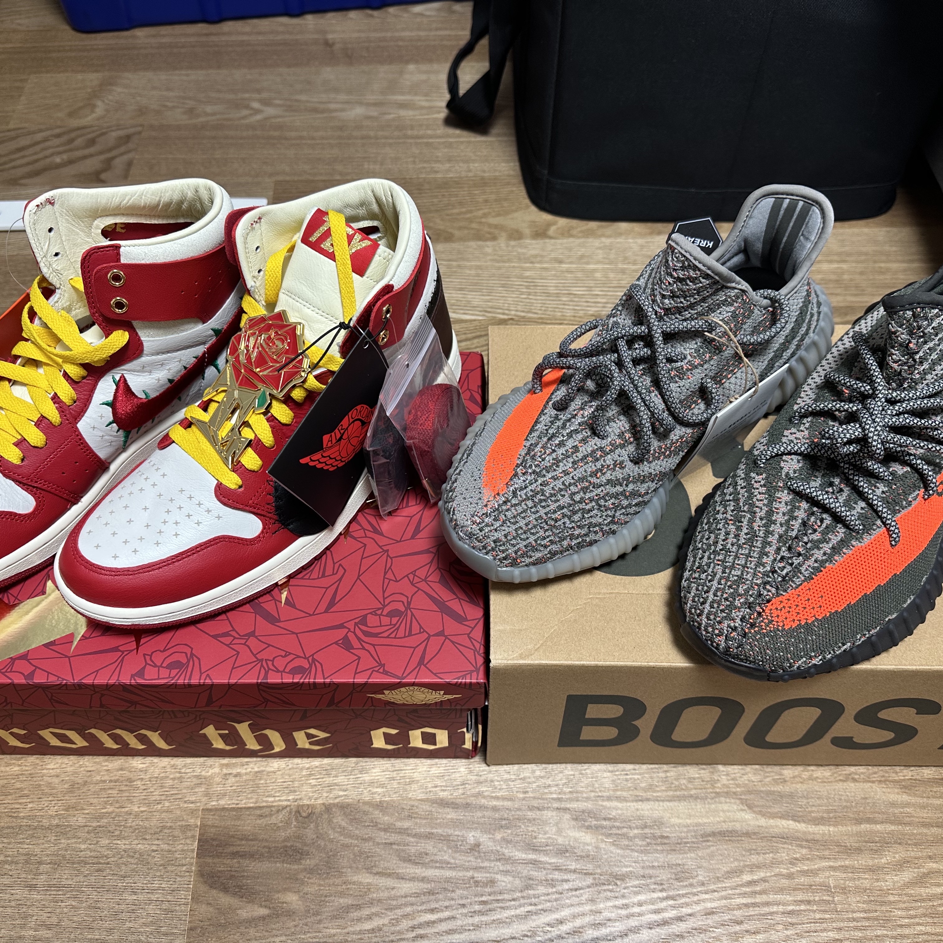 (W) Jordan 1 x Teyana Taylor Zoom CMFT 2 Gym Red, Adidas Yeezy Boost 350 V2 Carbon Beluga 착용 스타일