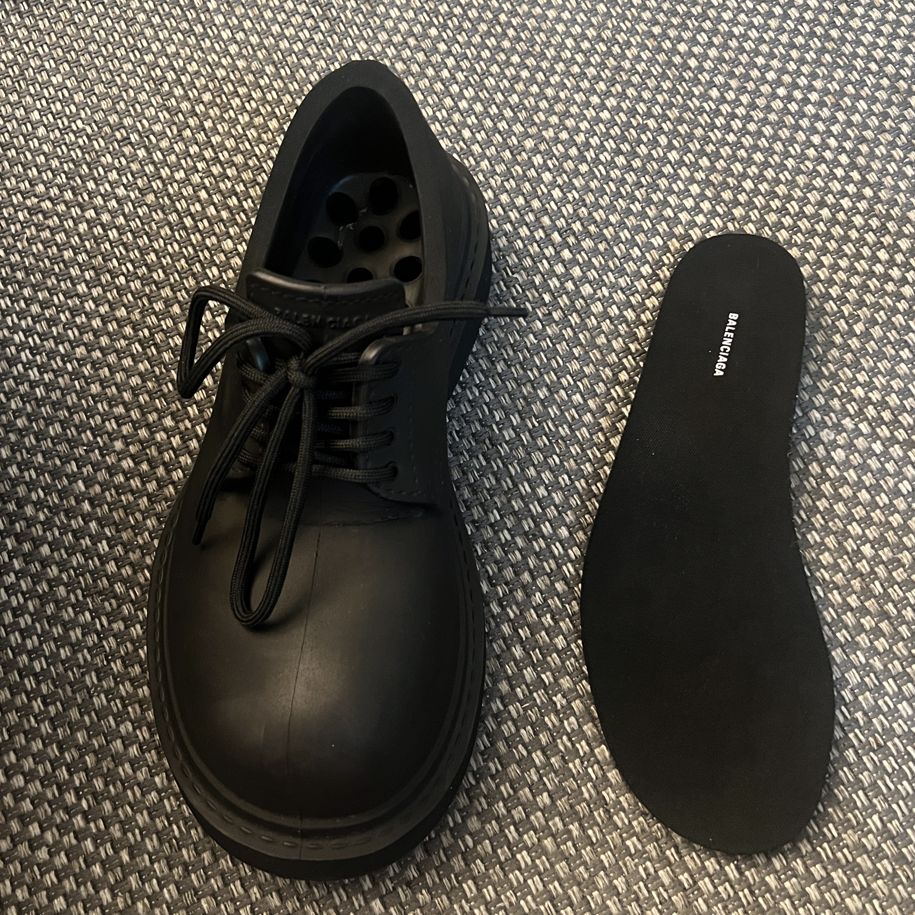 Balenciaga Steroid Derby Black 착용 스타일 - 1