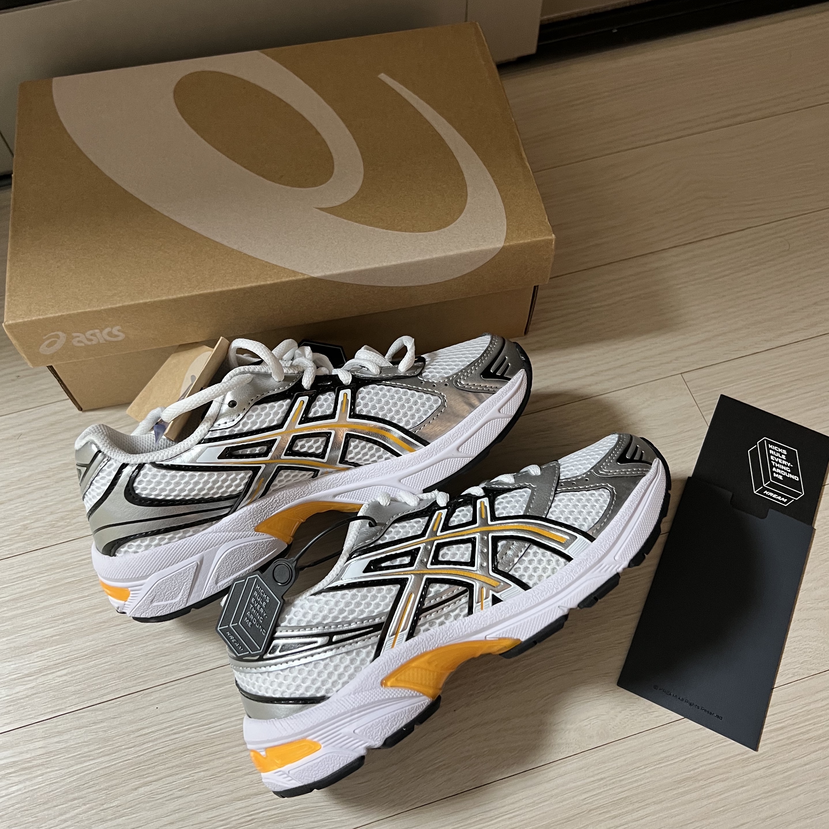 (W) Asics Gel-1130 White Pure Silver Yellow 착용 스타일 - 3