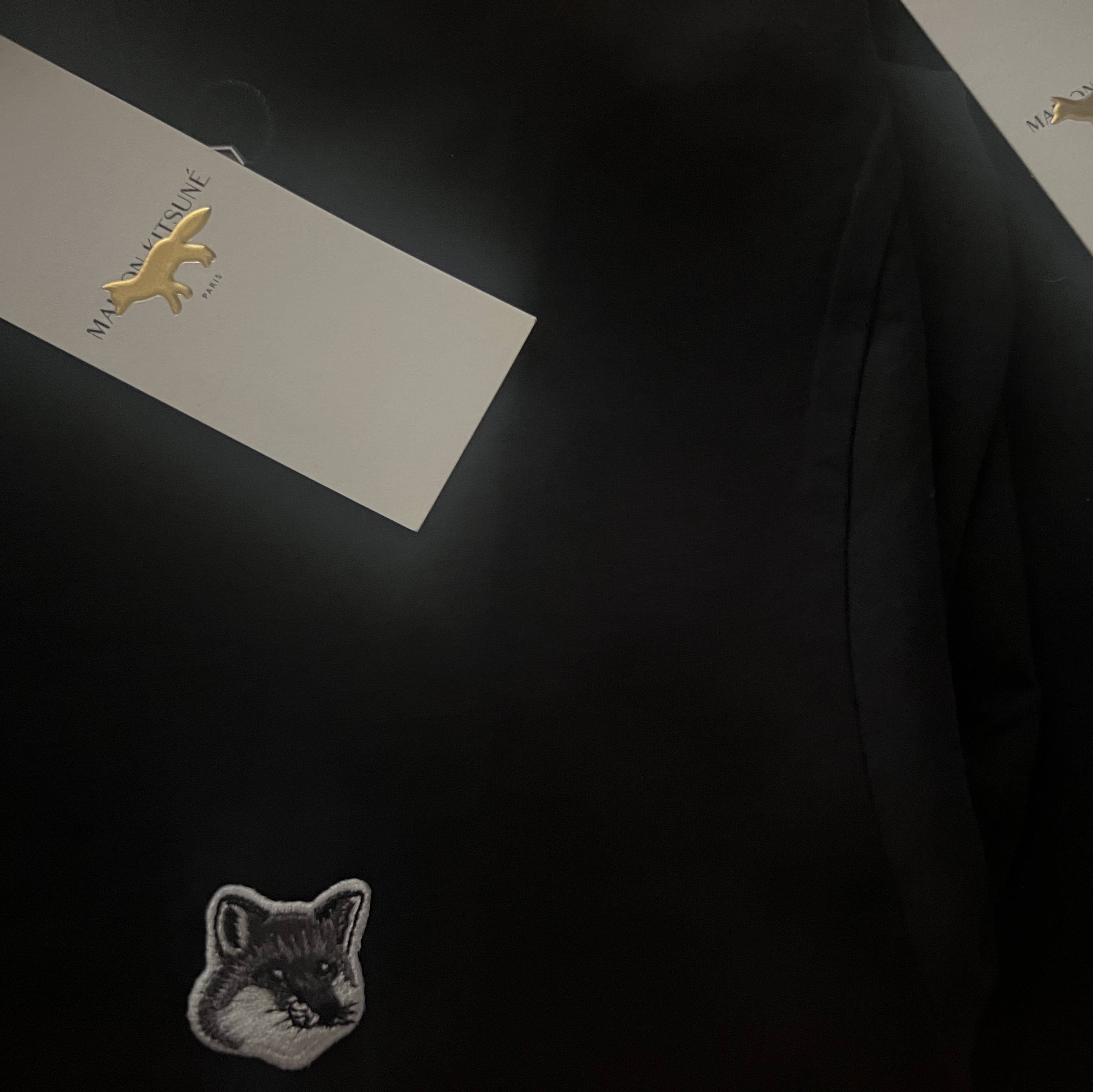 Maison Kitsune Grey Fox Head Patch Classic T-Shirt Black 착용 스타일