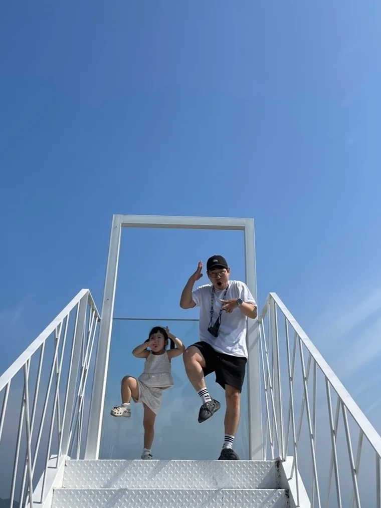 스투시 스탁 로우 프로 캡 블랙, 스투시 모던 에이지 티셔츠 화이트 착용 스타일 - 3