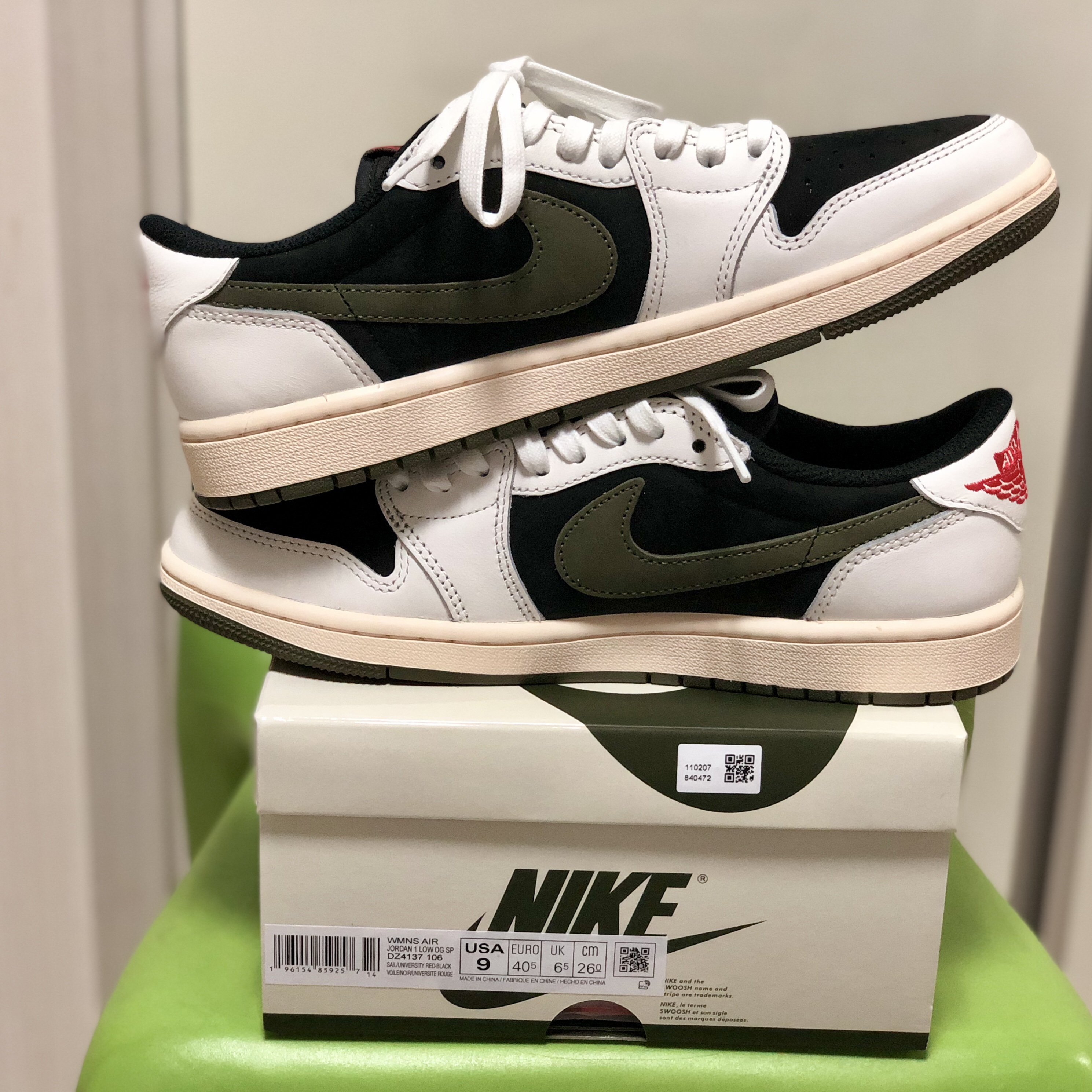(W) Jordan 1 x Travis Scott Retro Low OG SP Medium Olive 착용 스타일 - 2