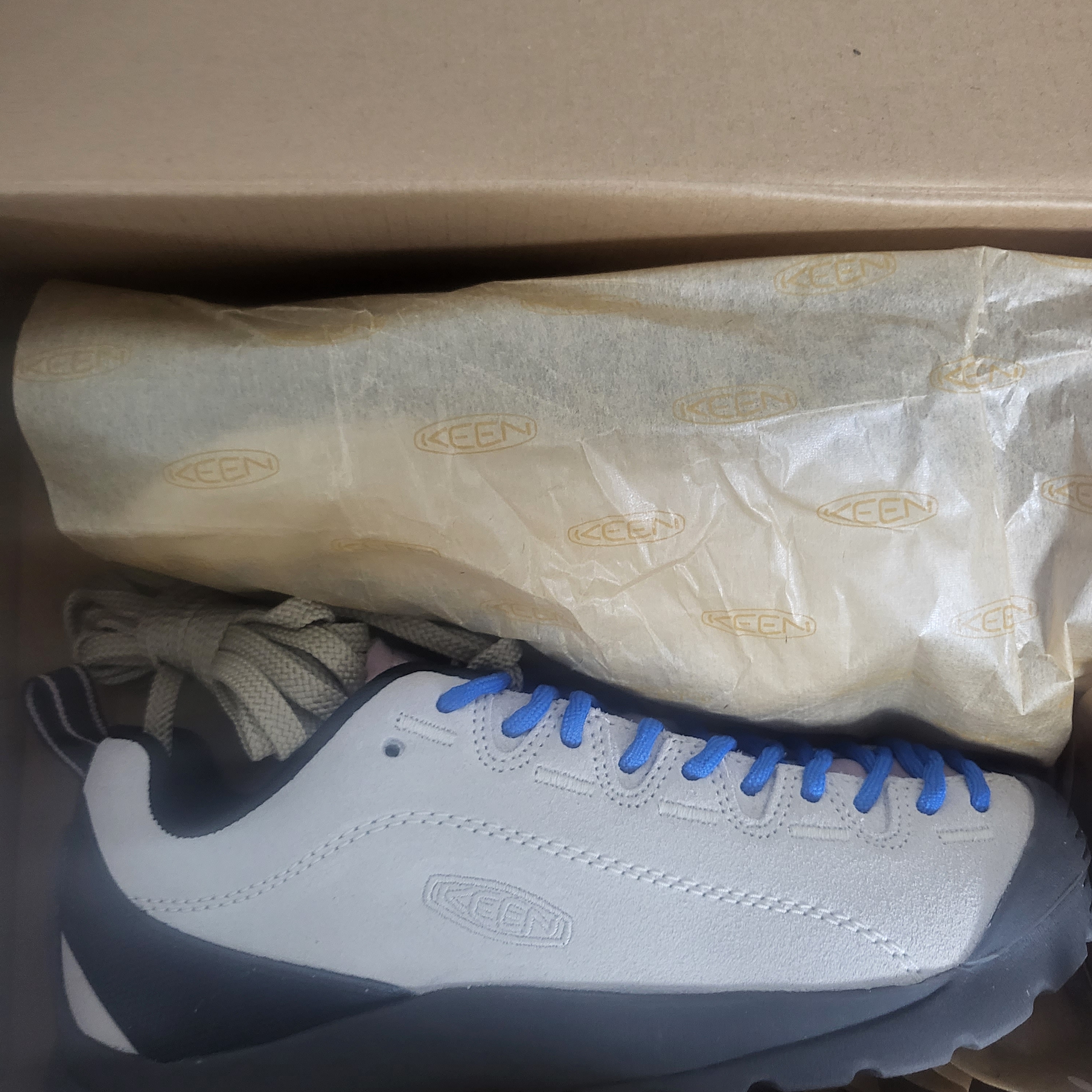 (W) Keen Jasper Suede Sneakers Birch Fawn 착용 스타일
