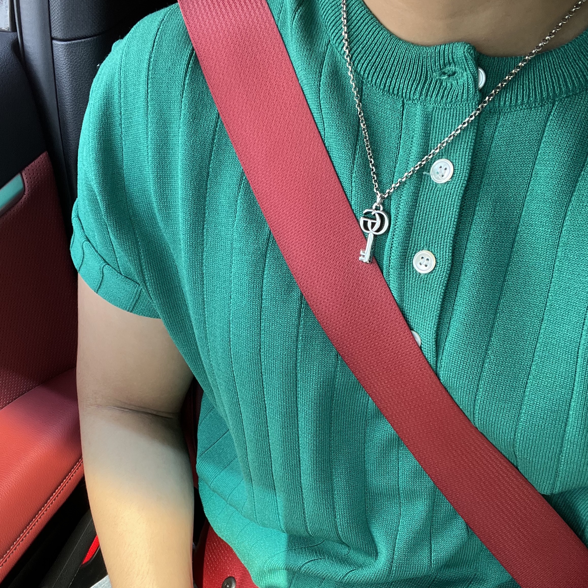 Gucci Double G Key Necklace Silver 착용 스타일