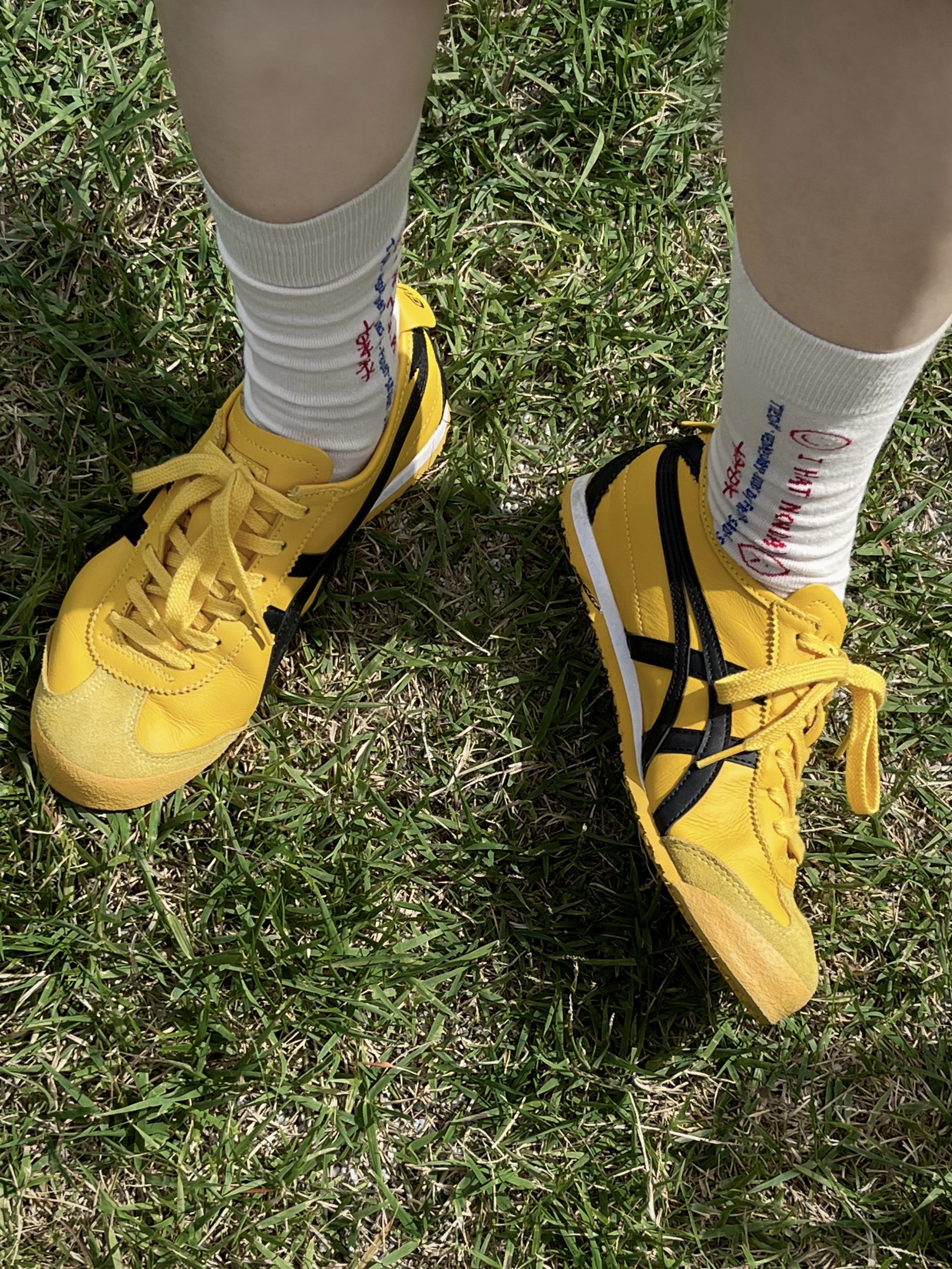 Onitsuka Tiger Mexico 66 Yellow Black 착용 스타일 - 2