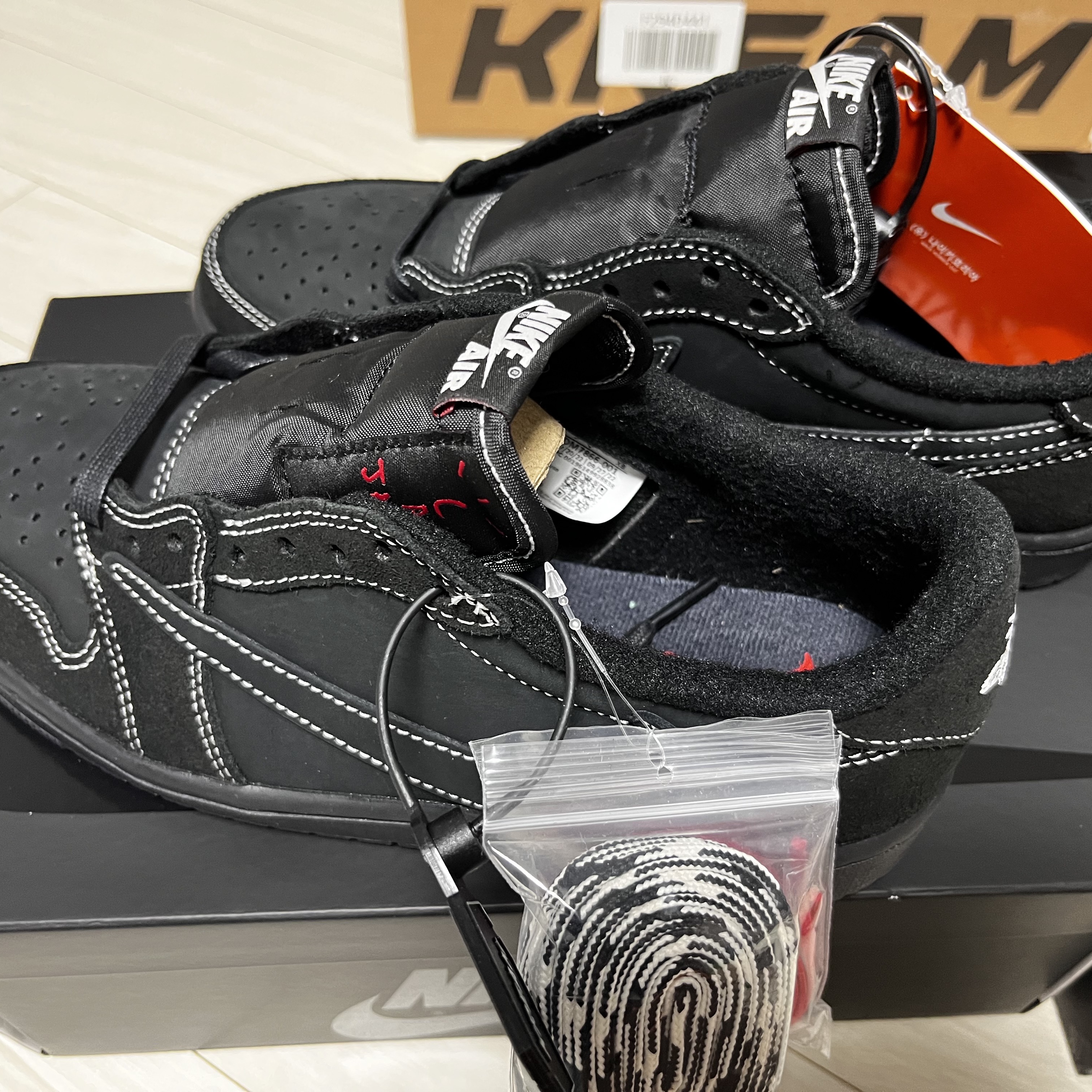 Jordan 1 x Travis Scott Retro Low OG SP Black Phantom 착용 스타일