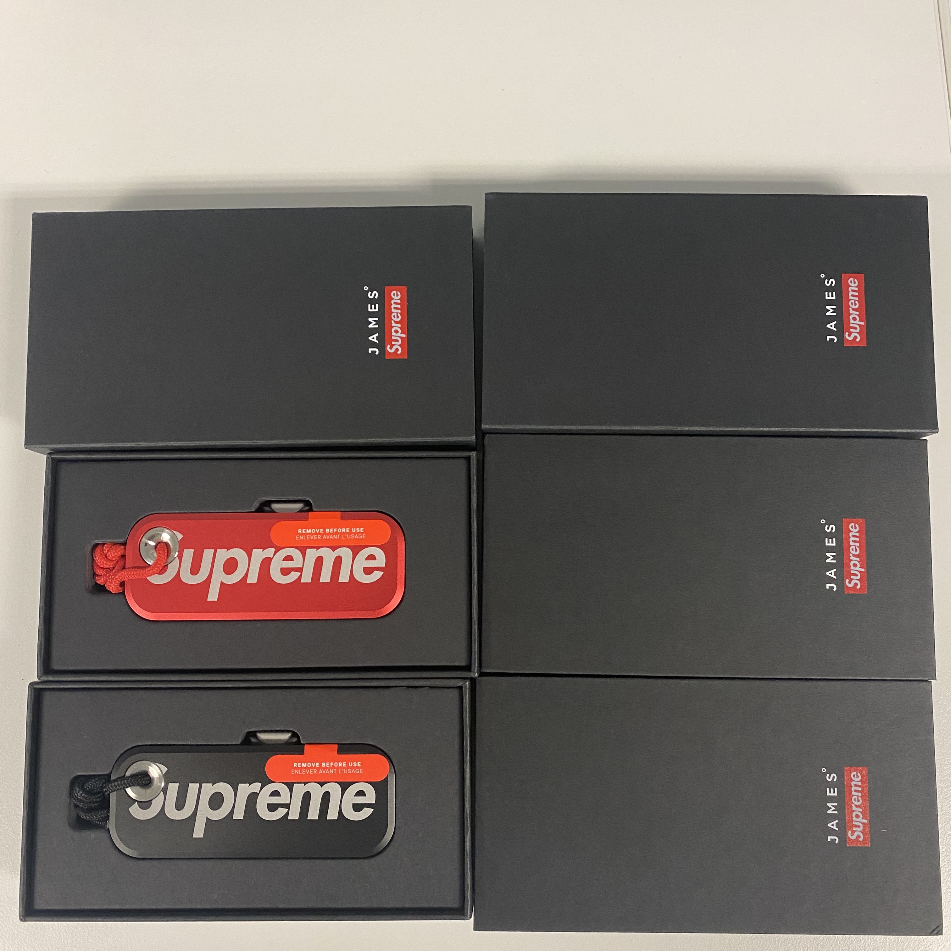 Supreme x James Brand Palmer Utility Knife Red - 23SS, Supreme x James Brand Palmer Utility Knife Black - 23SS 착용 스타일