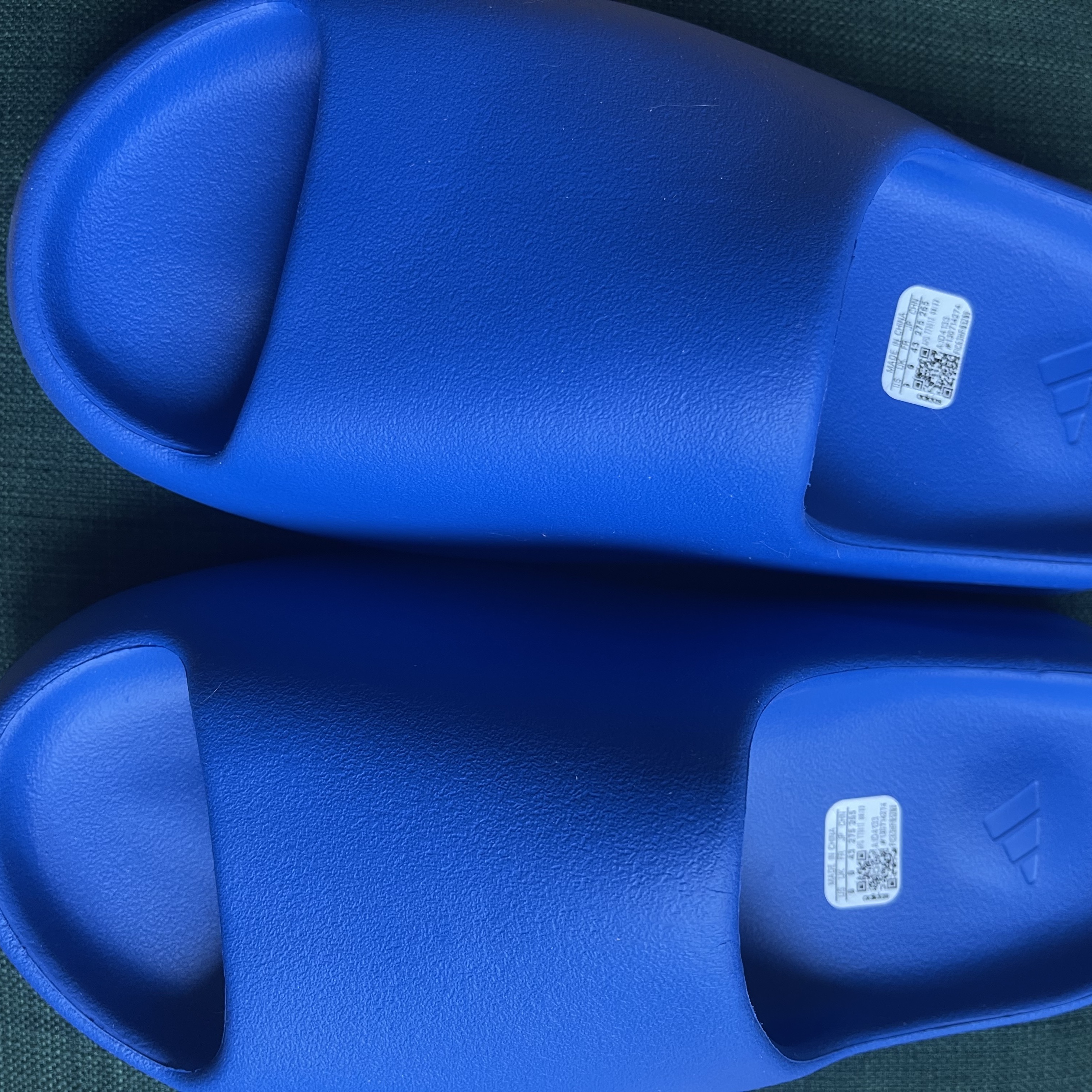 Adidas Yeezy Slide Azure 착용 스타일
