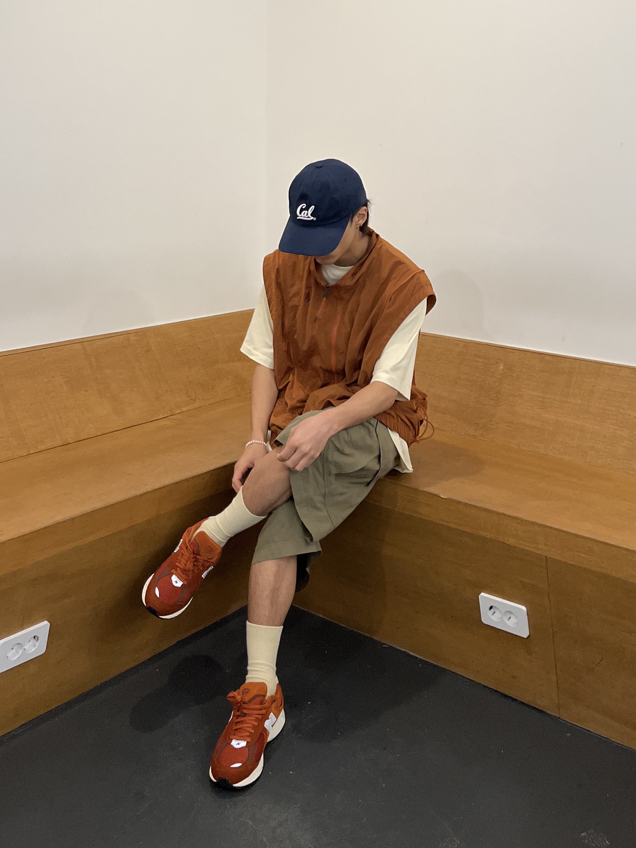 New Balance 2002R Rust Oxide 착용 스타일 - 2