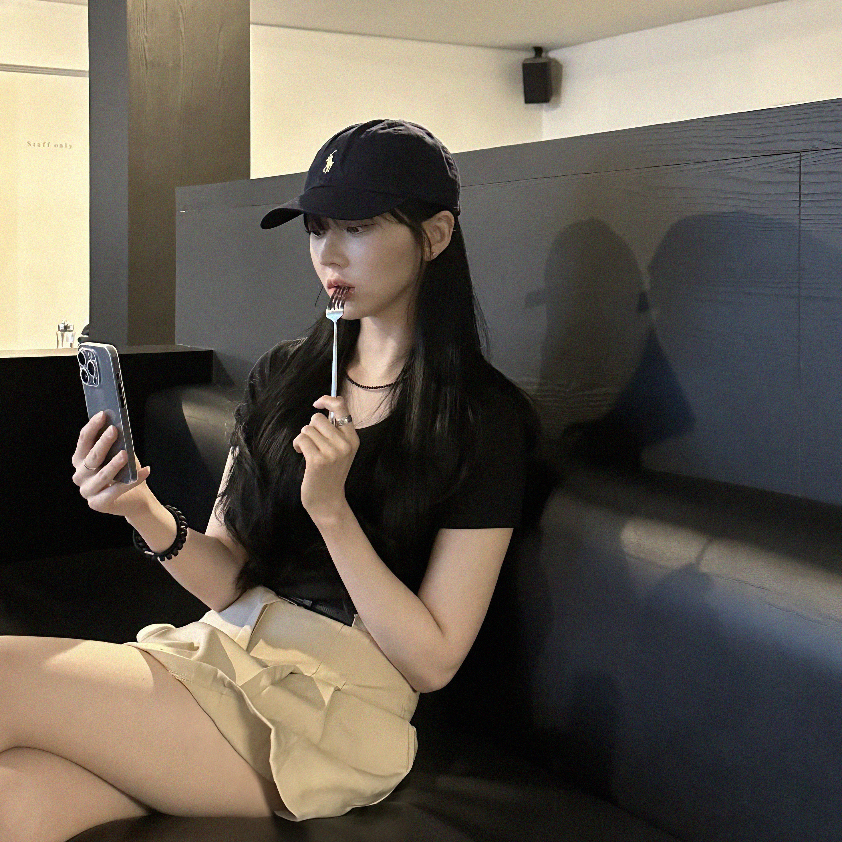 아디다스 삼바 OG 블랙 화이트 검, [15%적립] 폴로 랄프 로렌 코튼 치노 볼캡 뉴포트 네이비 착용 스타일 - 2