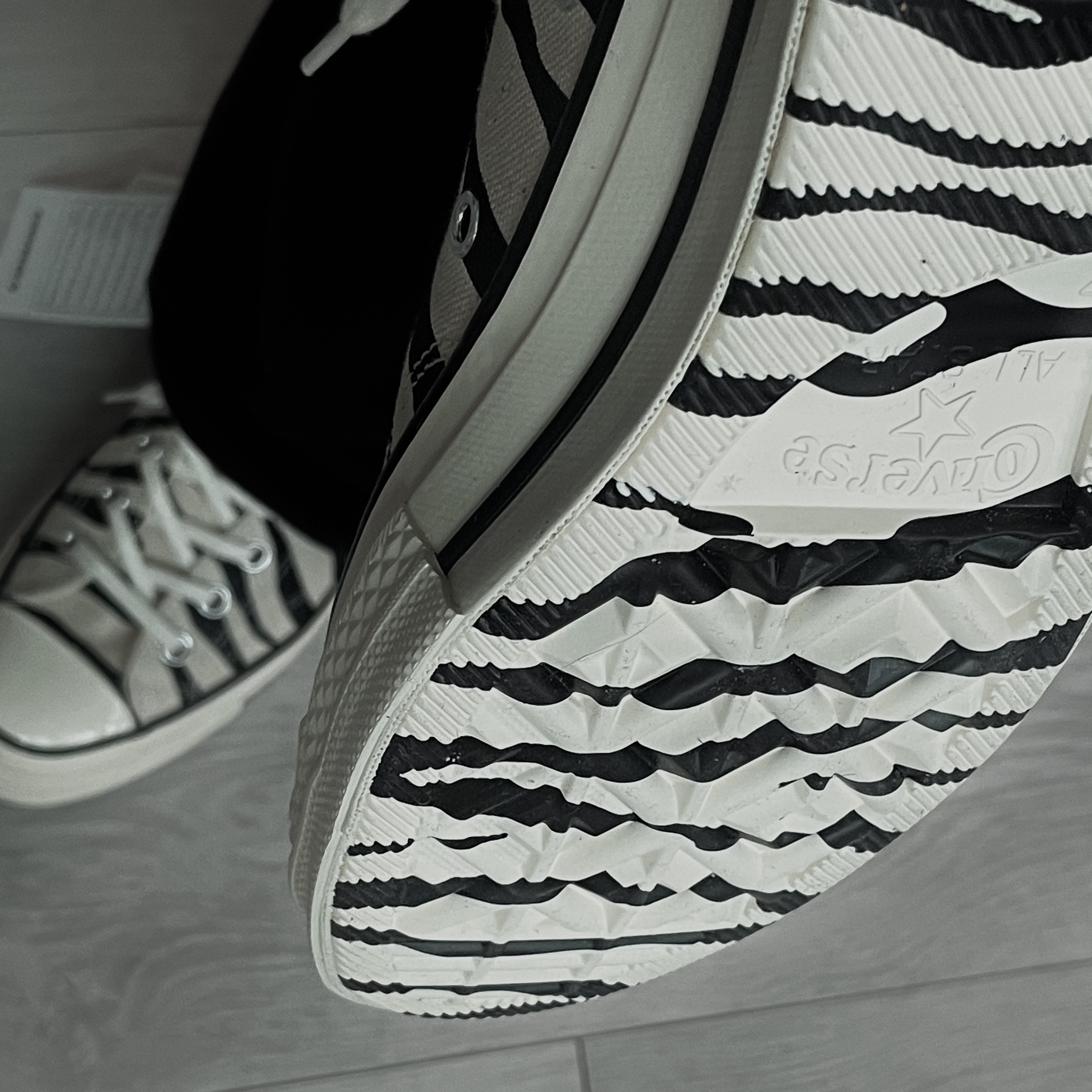 Converse Chuck 70 Ox Archive Print Zebra Black 착용 스타일