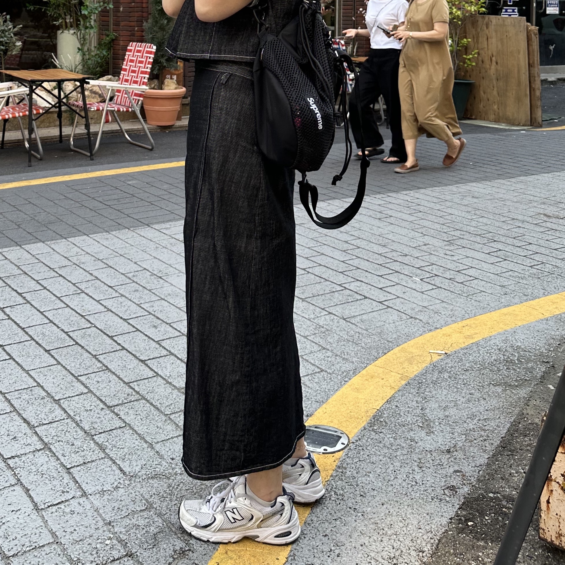Supreme Mesh Small Backpack Black - 23SS, New Balance 530 White 착용 스타일