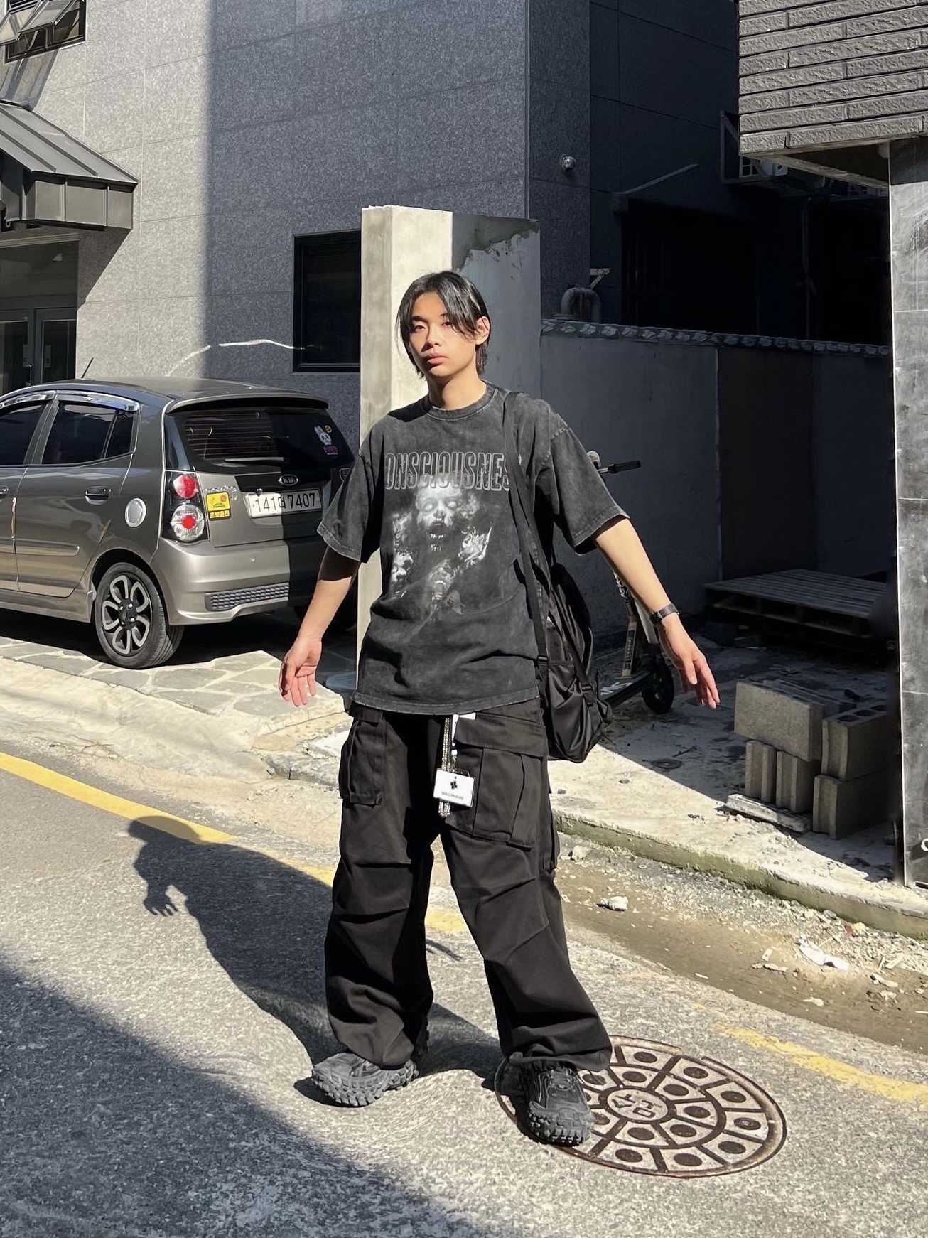 Balenciaga Defender Sneakers Black 착용 스타일 - 1