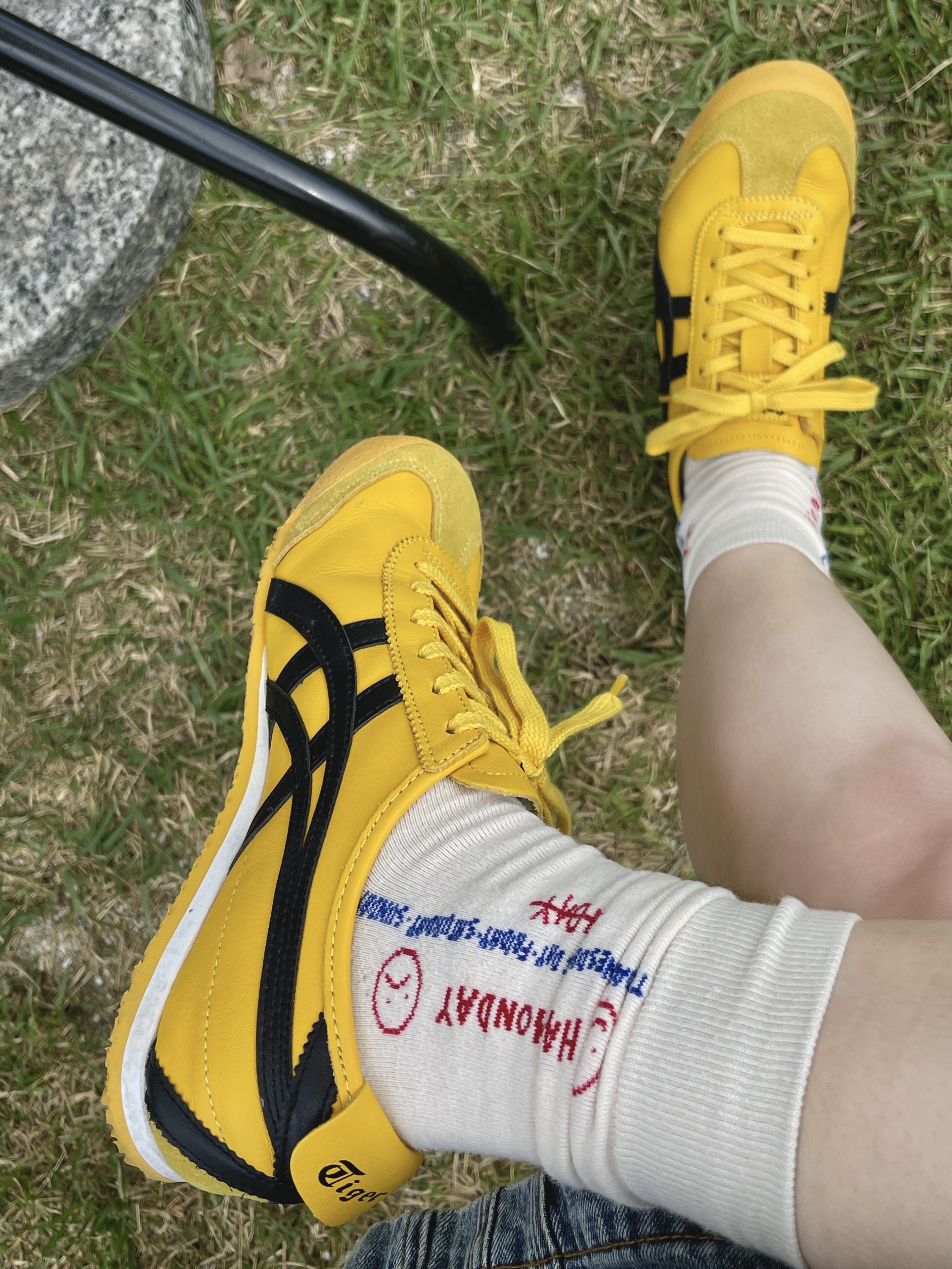 Onitsuka Tiger Mexico 66 Yellow Black 착용 스타일 - 1