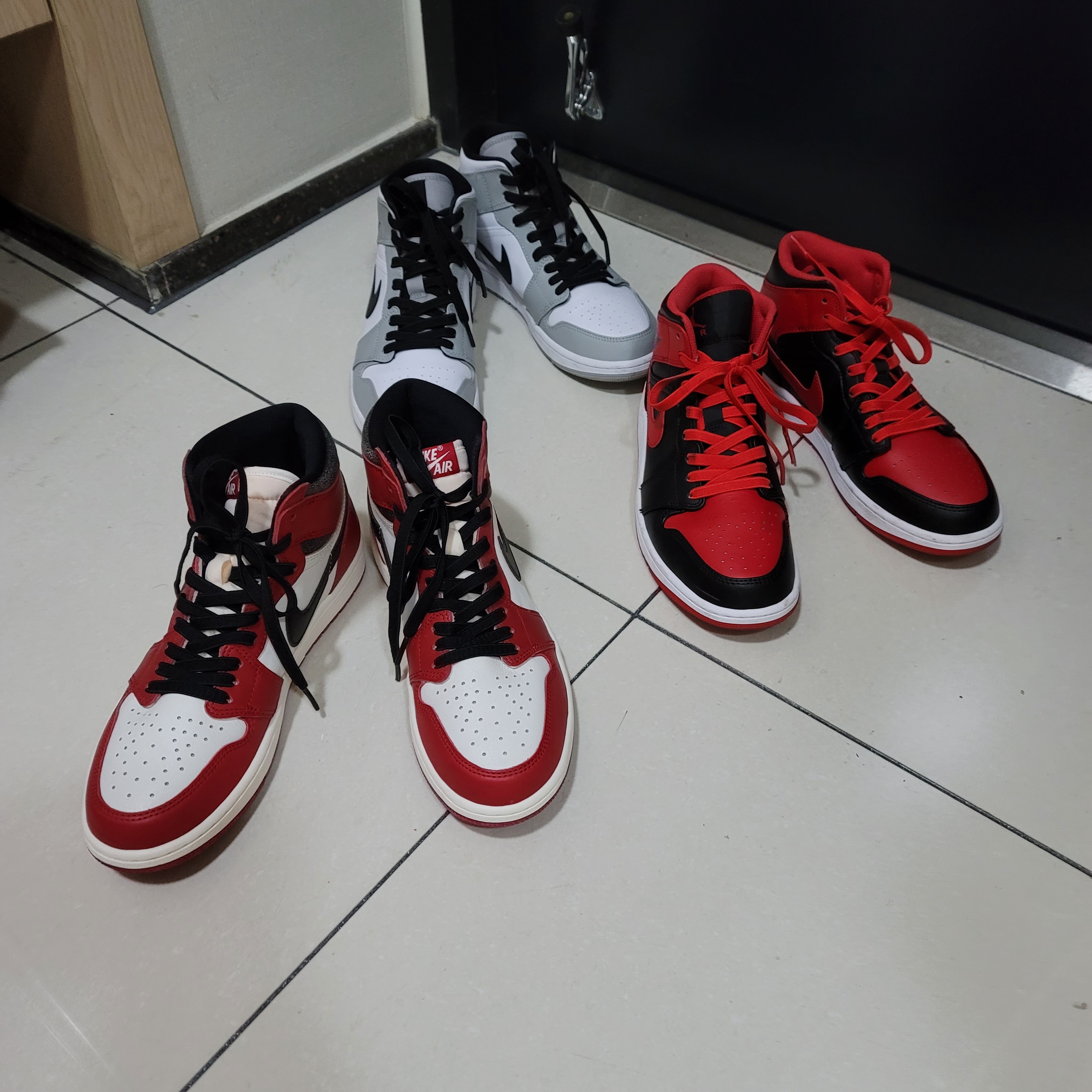 Jordan 1 Mid Light Smoke Grey, Jordan 1 Retro High OG Chicago 2022 착용 스타일 - 1