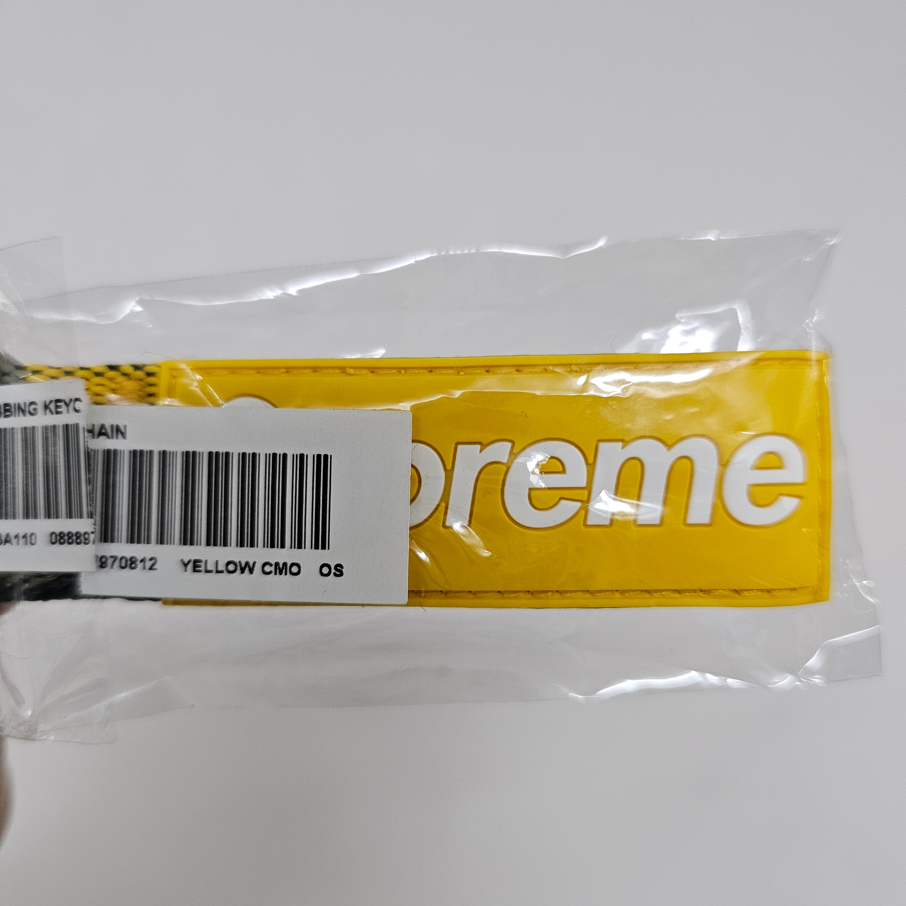 Supreme Webbing Keychain Yellow Camo - 23SS 착용 스타일