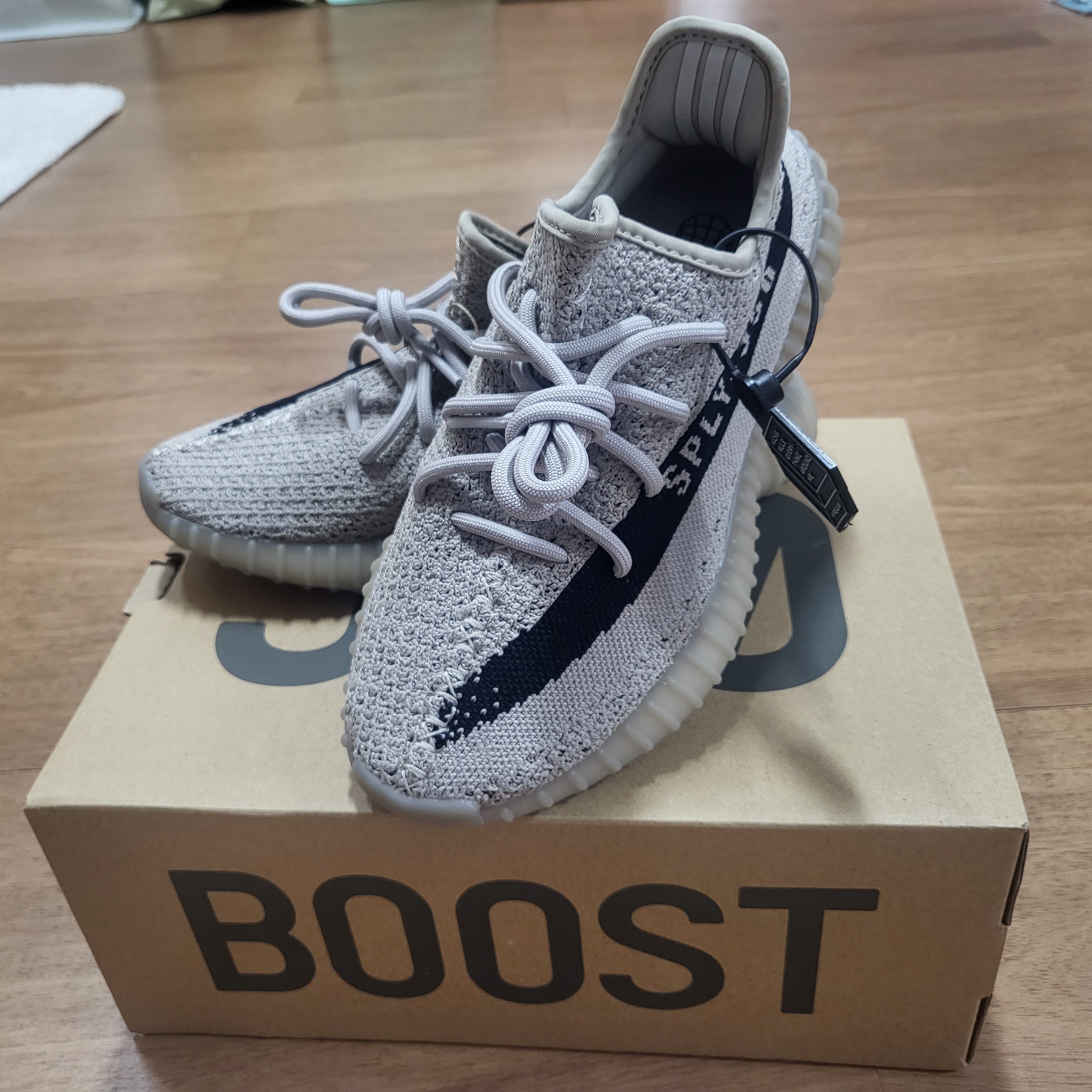 Adidas Yeezy Boost 350 V2 Slate Core Black 2022/2023 착용 스타일