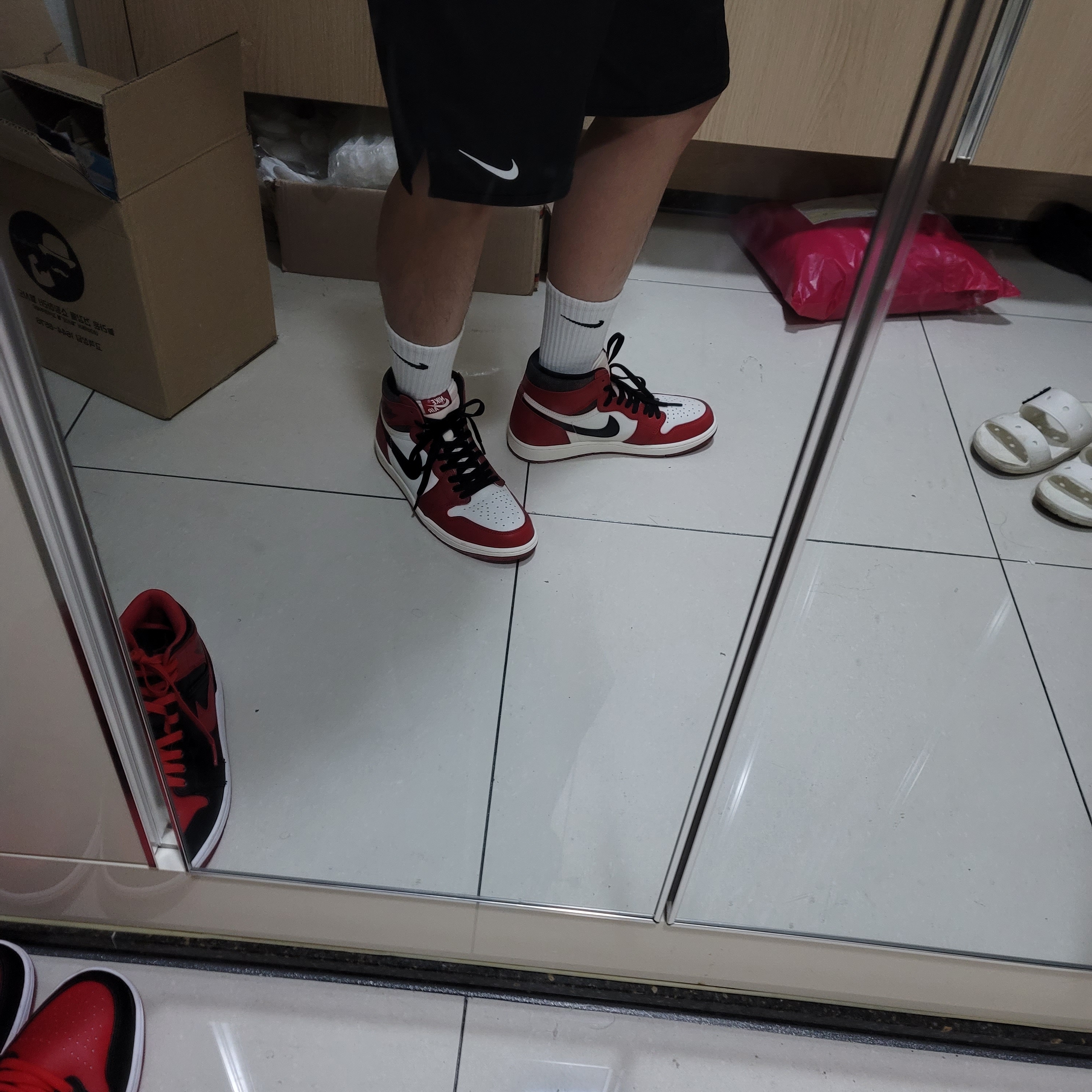 Jordan 1 Mid Light Smoke Grey, Jordan 1 Retro High OG Chicago 2022 착용 스타일 - 4