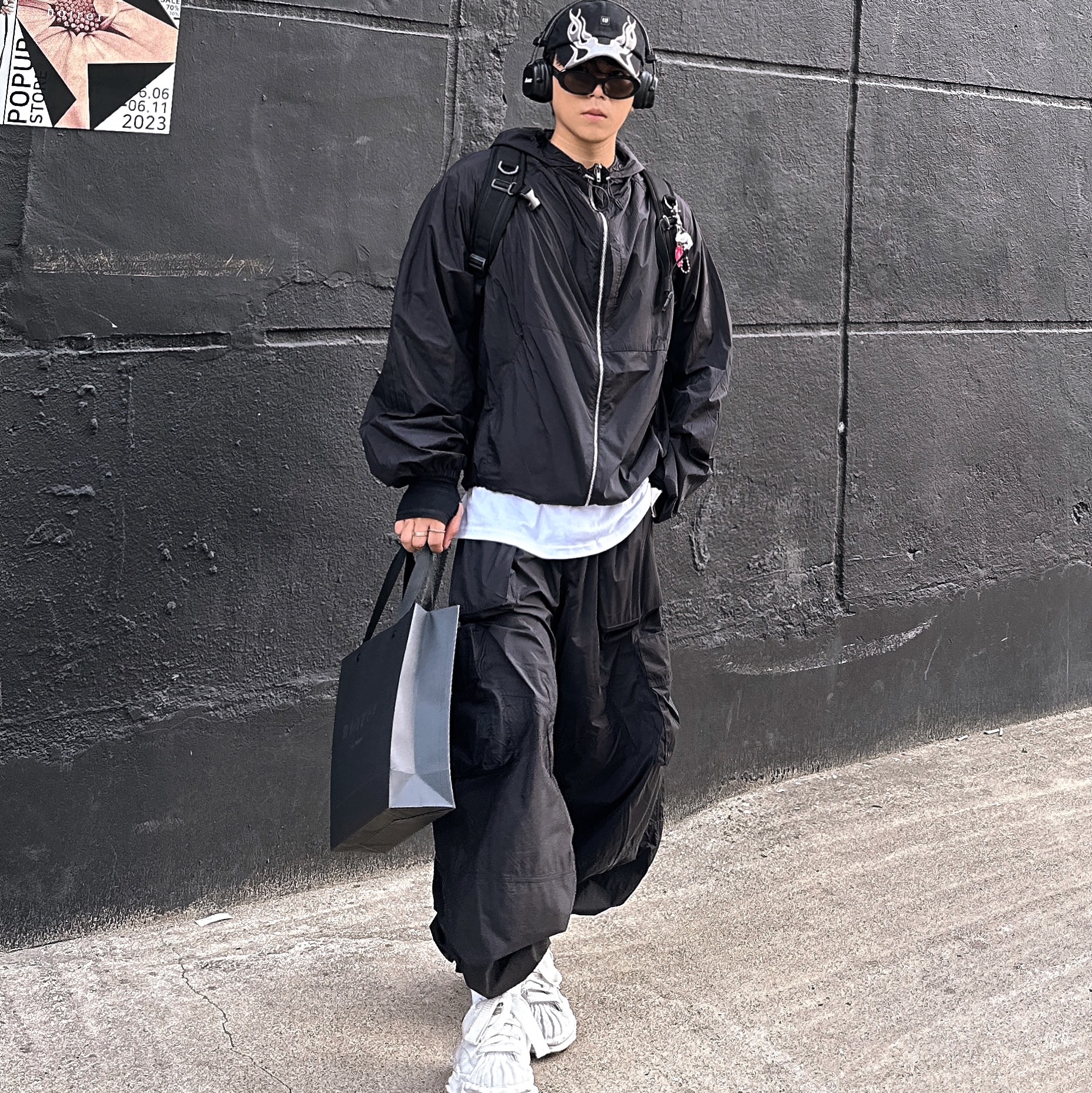 Maison Mihara Yasuhiro Blakey OG Sole Canvas Low-top Sneakers White, Yeezy Gap Engineered By Balenciaga Flame Cap Black 착용 스타일 - 3