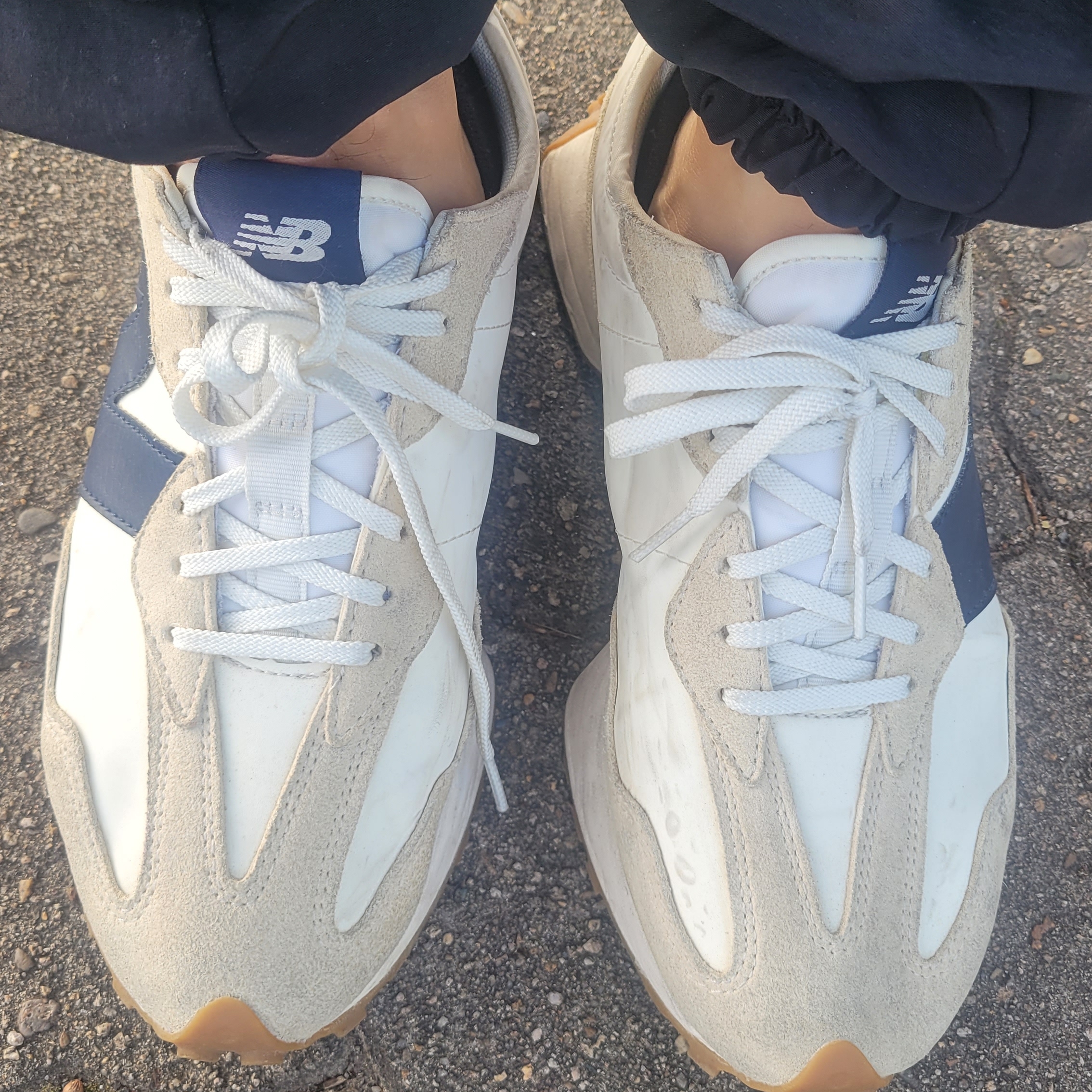 (W) New Balance 327 Beige Gum 착용 스타일