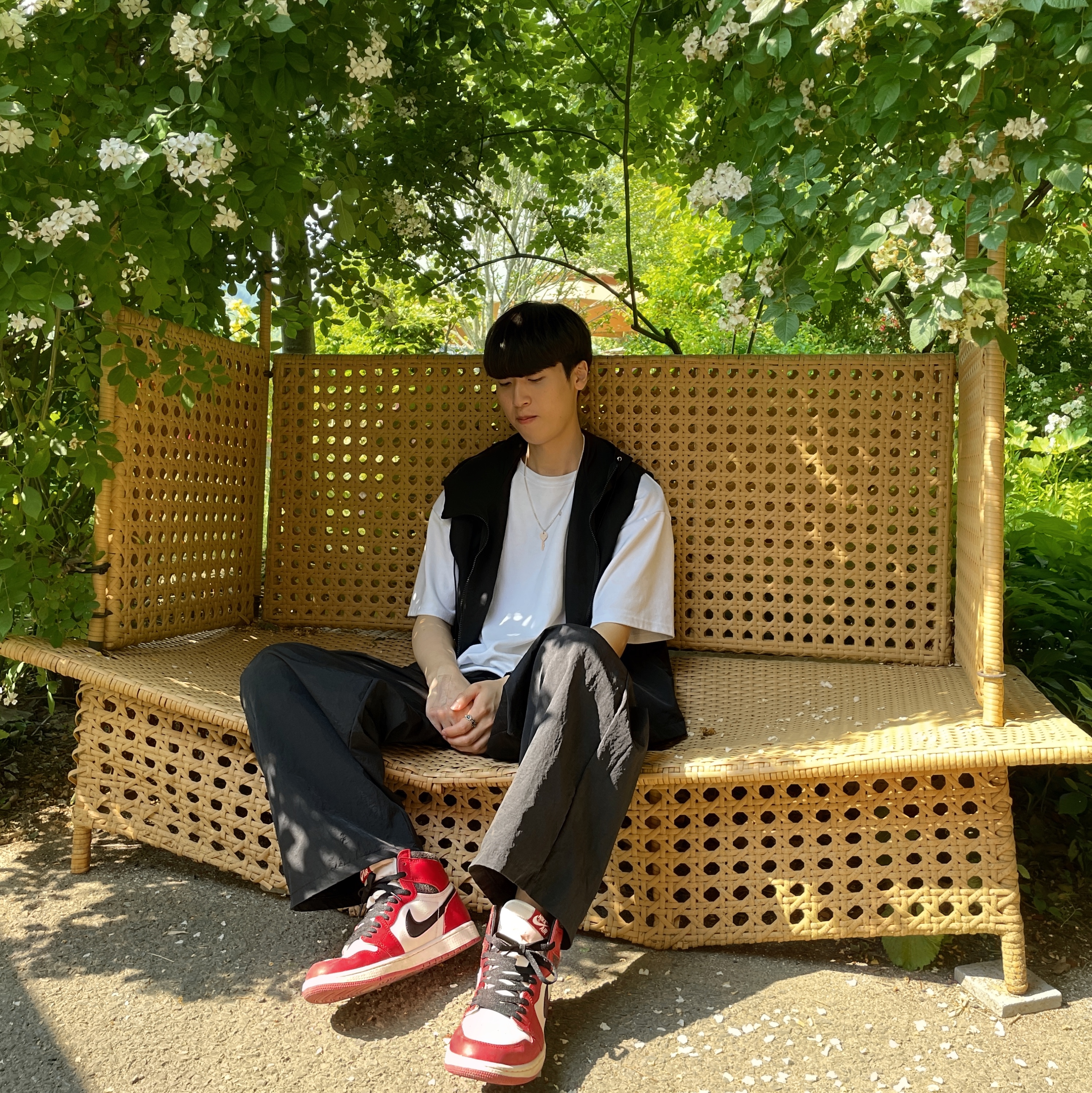 Jordan 1 Retro High OG Chicago 2022, Apple Watch Hermes Series 8 45mm Silver Stainless Steel Case with Single Tour Noir (Korean Ver.) 착용 스타일 - 3