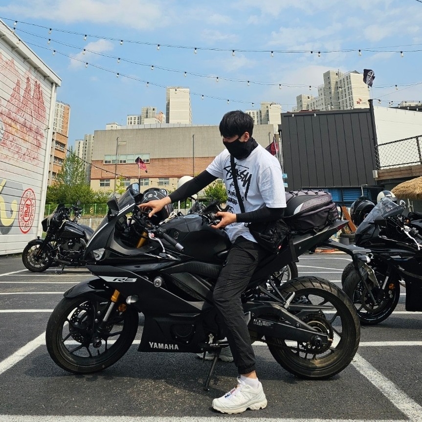 Stussy Tour T-Shirt White, C.P. Company Chome-R Track Pants Black - 22SS 착용 스타일