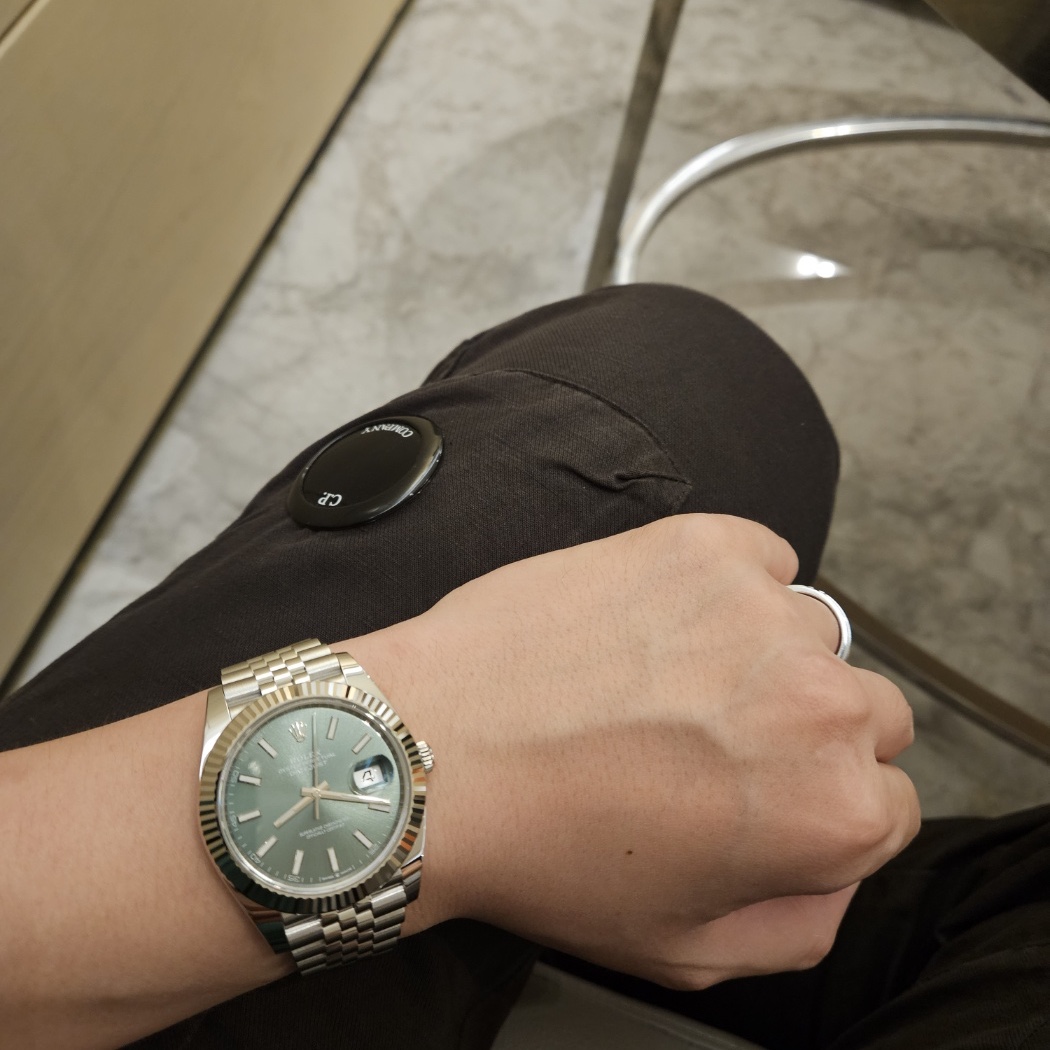 Rolex Datejust 41mm 126334 Mint Green Jubilee 착용 스타일