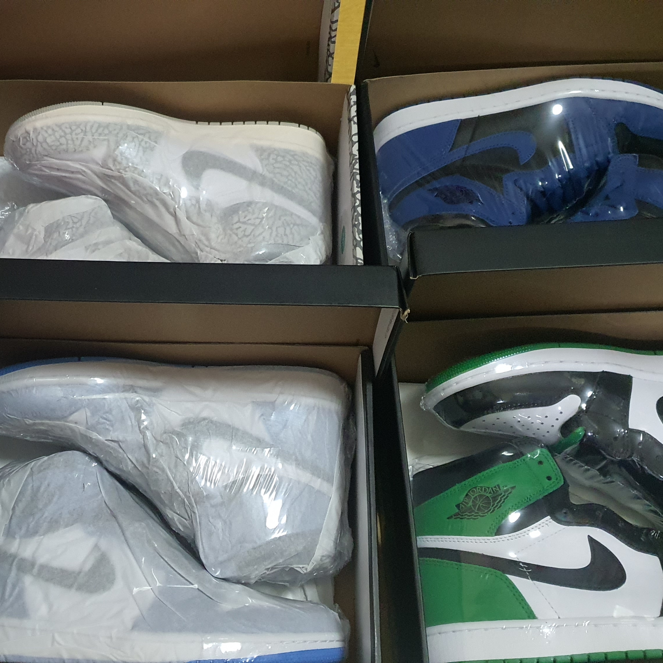 Jordan 1 Retro High OG University Blue, Jordan 1 Retro High OG Black and Lucky Green 착용 스타일