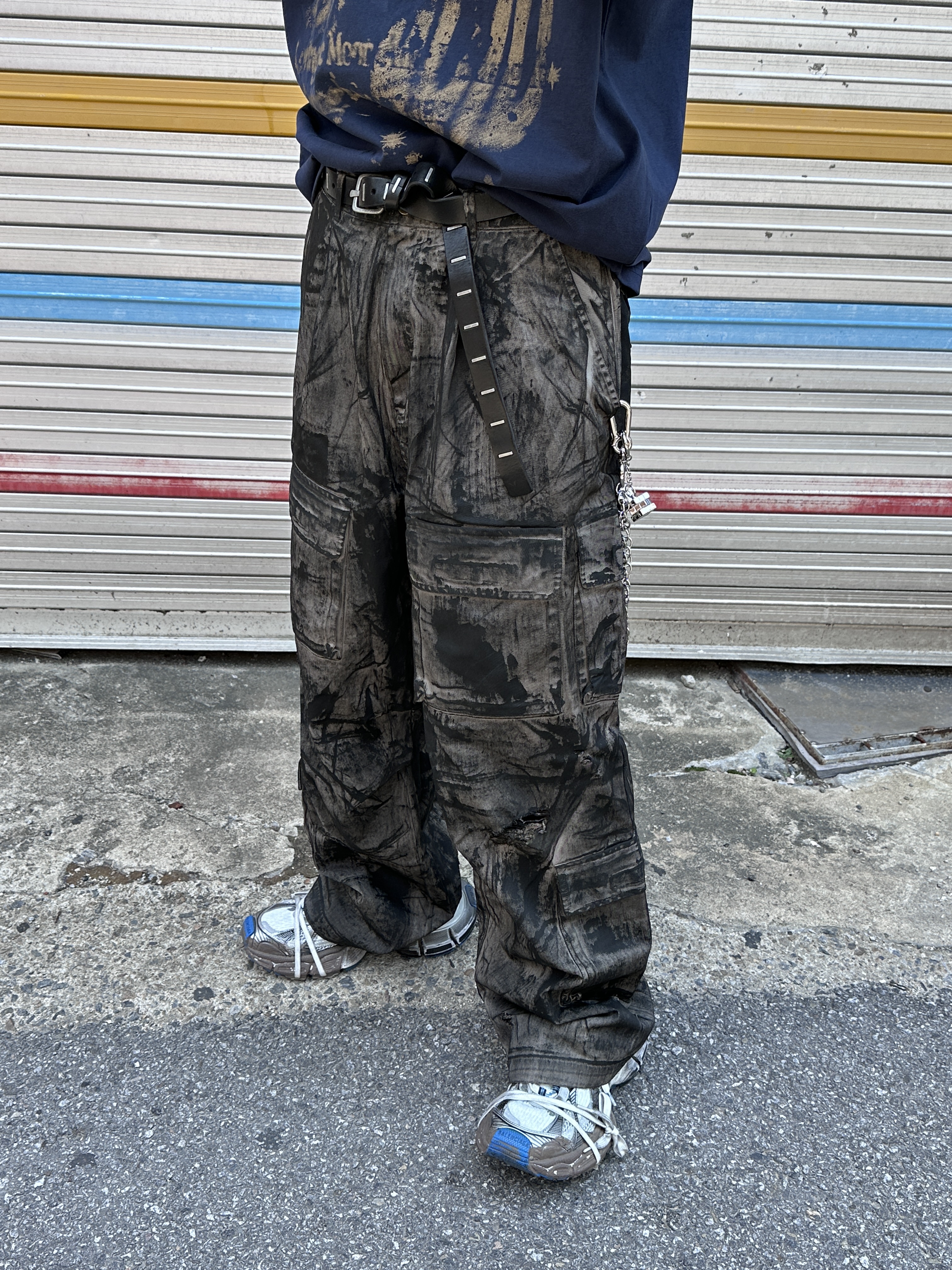 Undermycar Puke Rough Oil Coating Wide Cargo Pants Oil Black - 23SS, Balenciaga 3XL Sneakers Worn Out Grey White Blue 착용 스타일 - 4