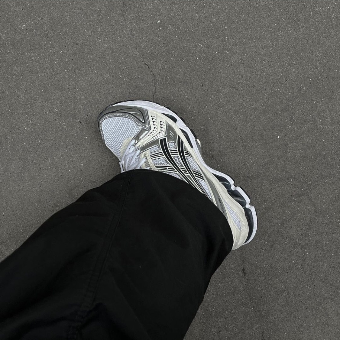 (W) Asics Gel-Kayano 14 White Midnight 착용 스타일
