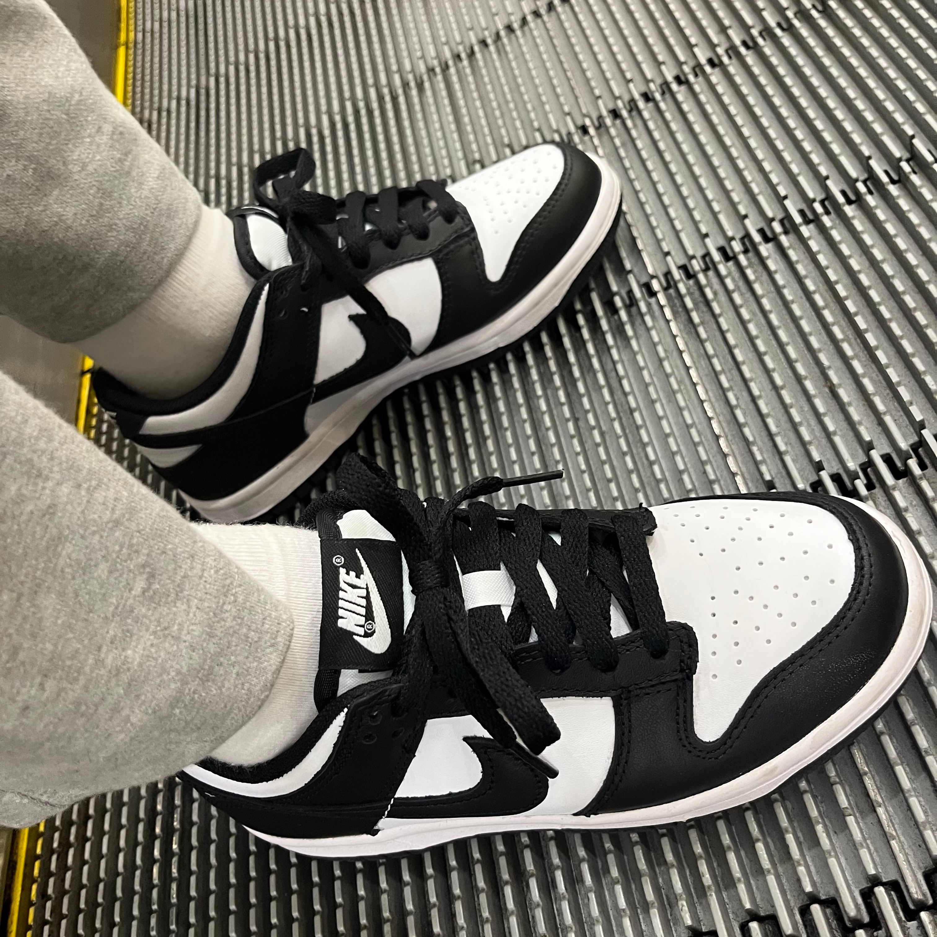 (GS) Nike Dunk Low Black 착용 스타일