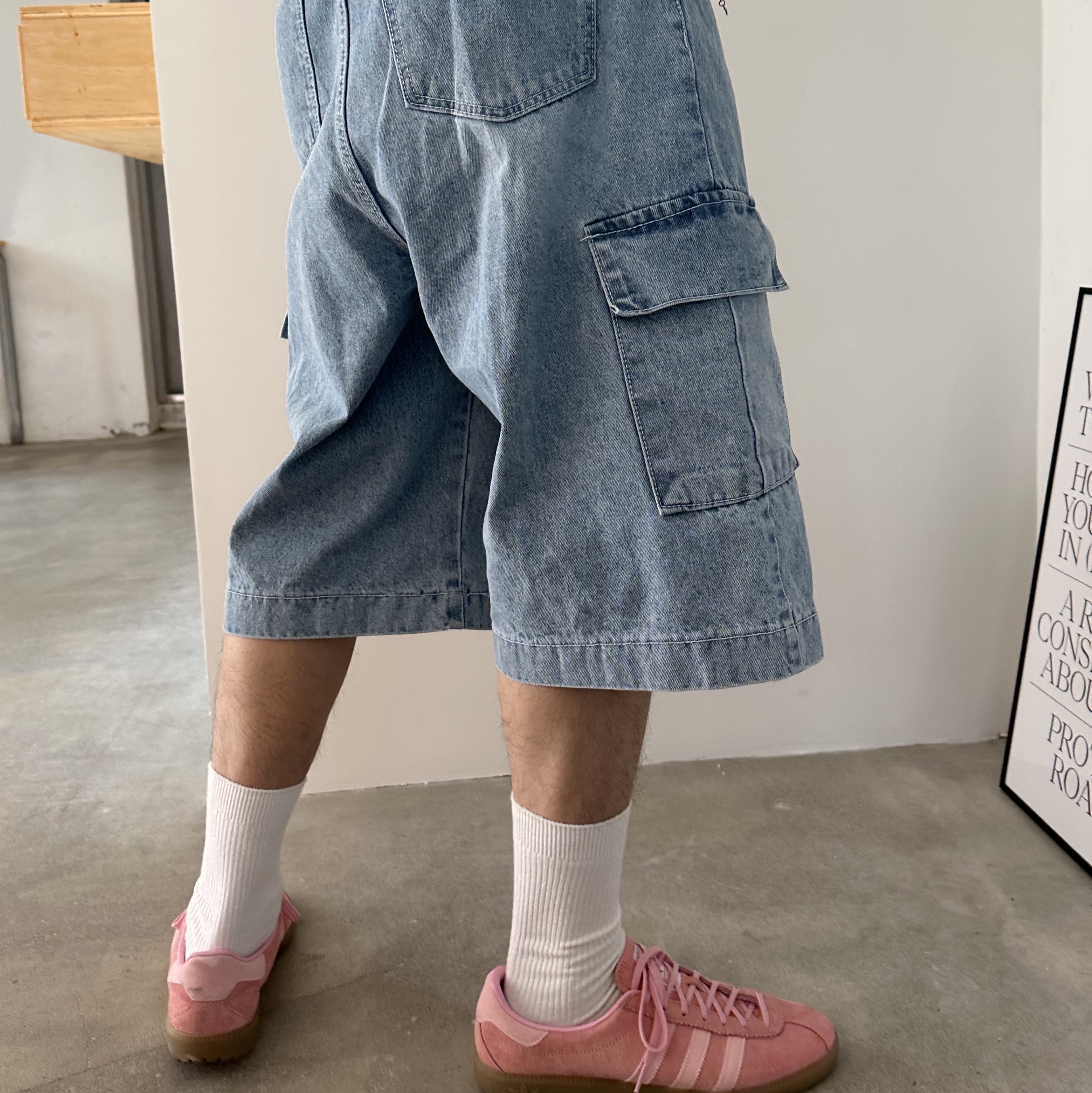 Adidas Bermuda Glow Pink 착용 스타일 - 2