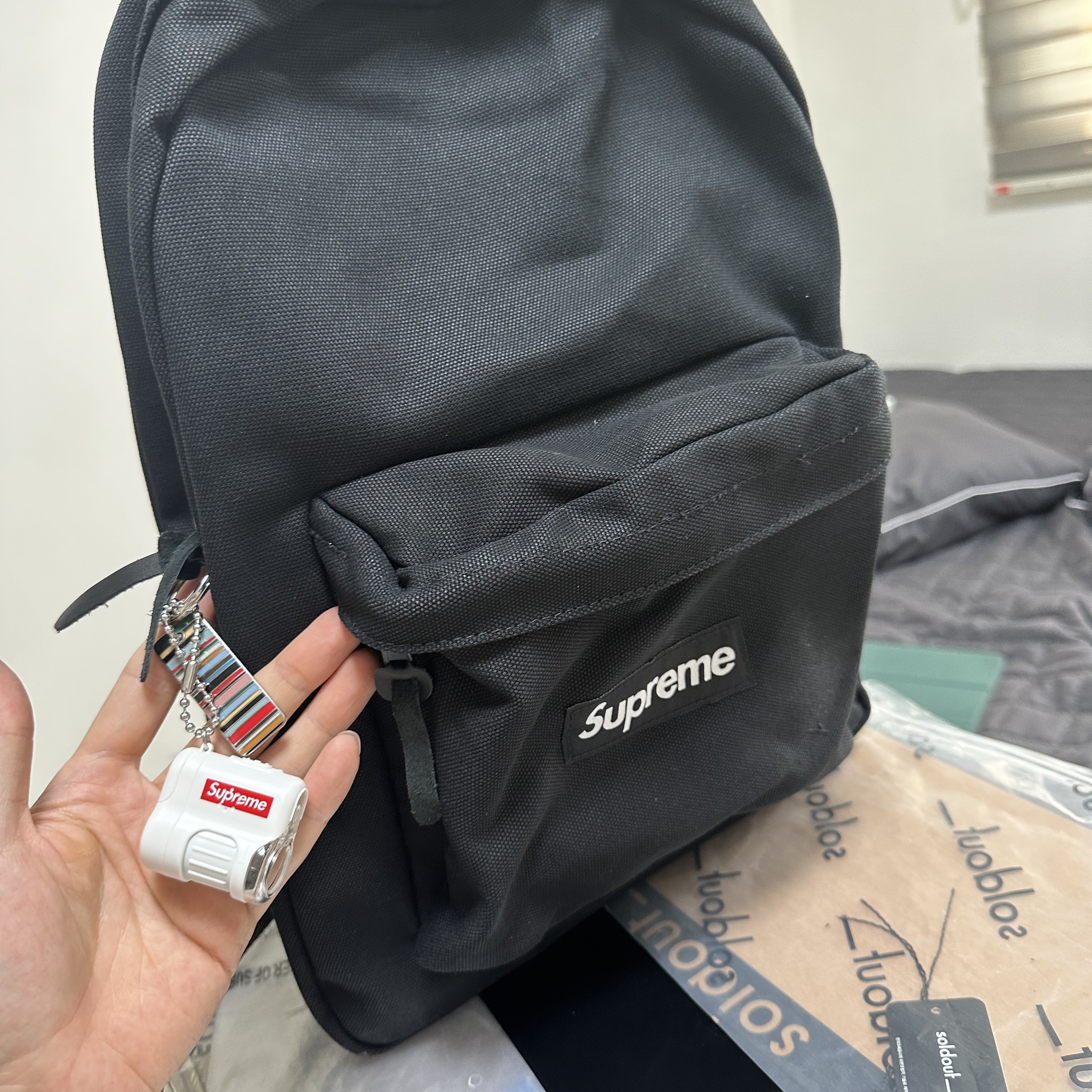Supreme Canvas Backpack Black 착용 스타일