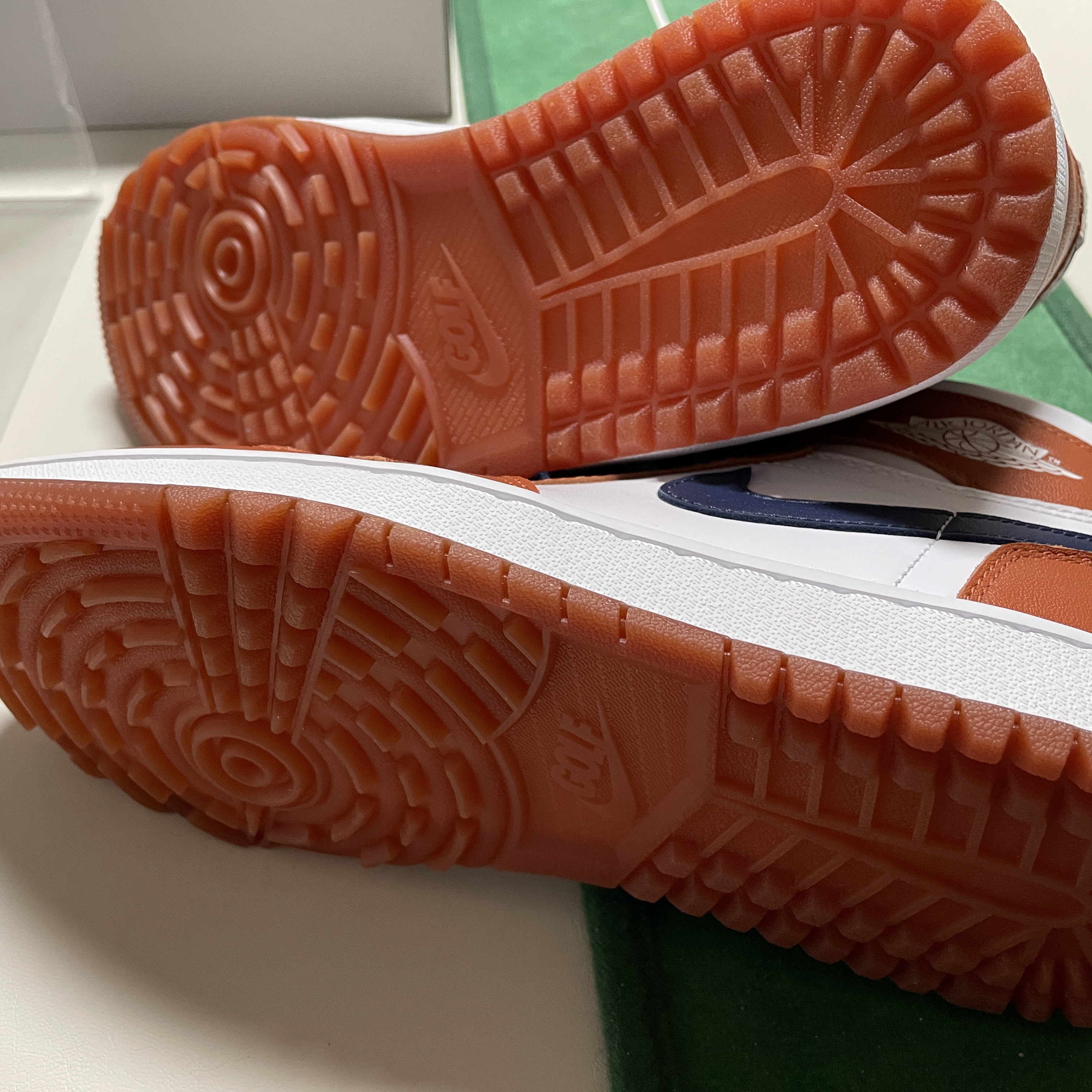 Jordan 1 x Eastside Golf High Golf Burnt Sunrise White 착용 스타일 - 3