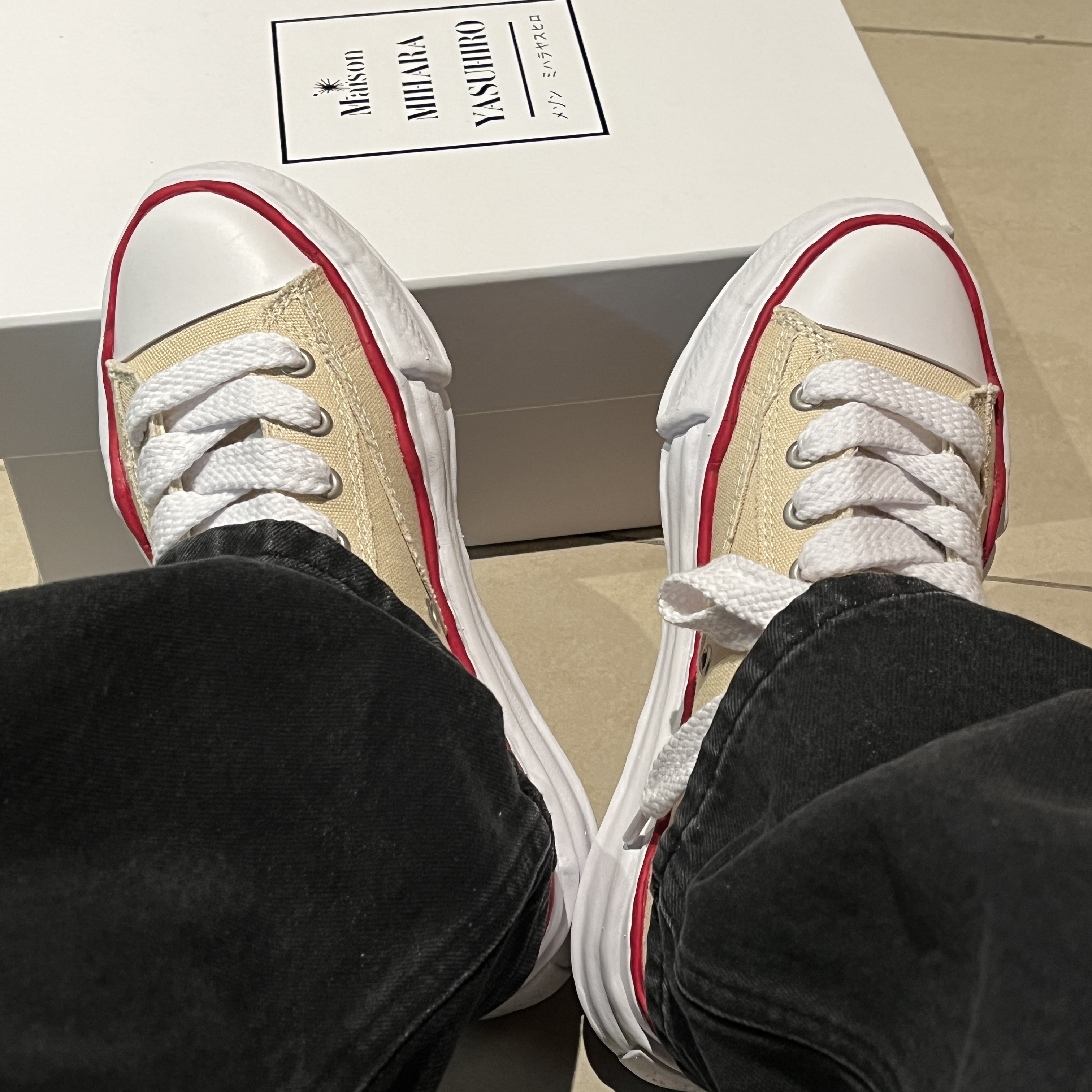 Maison Mihara Yasuhiro Peterson OG Sole Canvas Low-top Sneakers Natural 착용 스타일