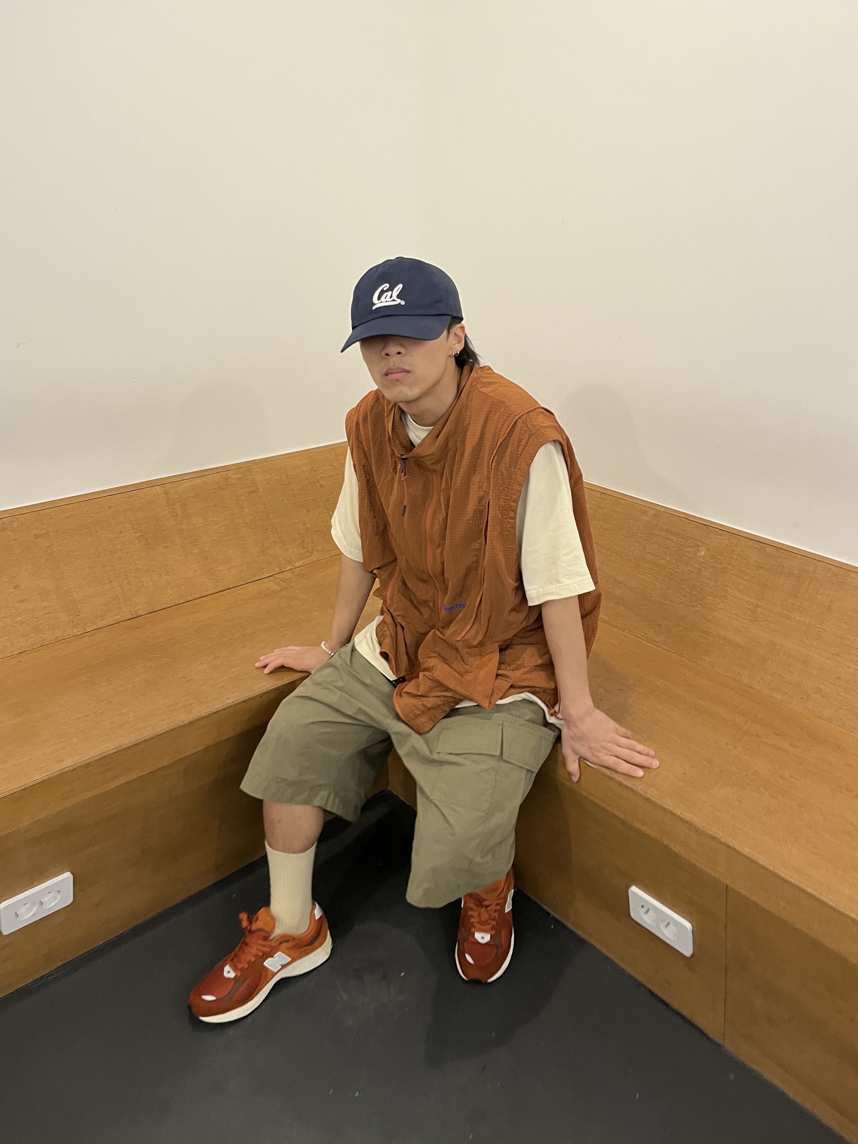 New Balance 2002R Rust Oxide 착용 스타일 - 1
