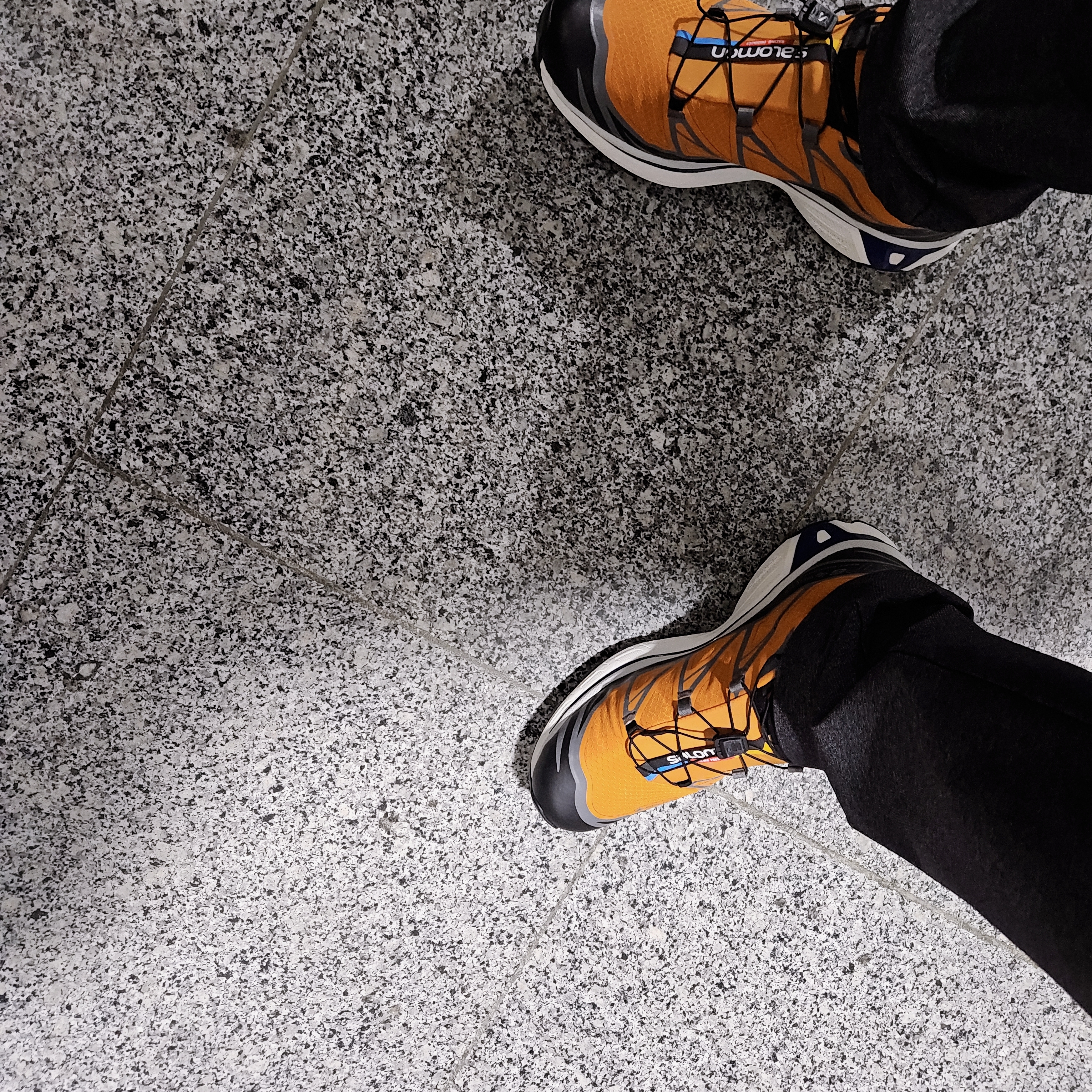 Salomon XT-6 Gore-Tex Utility Marmalade 착용 스타일